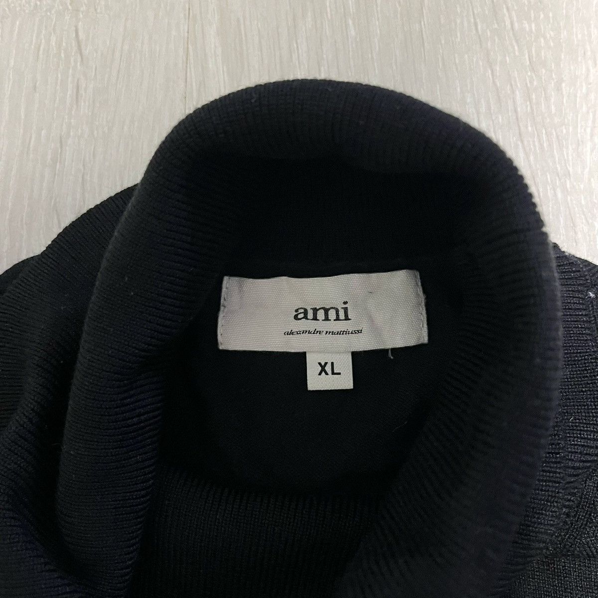 AMI Ami black turtleneck with red heart Size US XL / EU 56 / 4 - 4 Thumbnail
