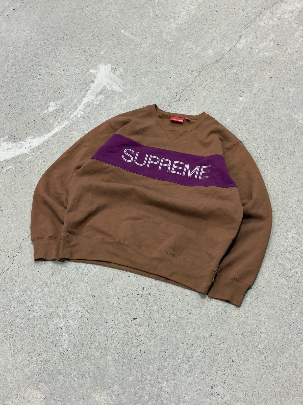 Hypebeast × Streetwear × Supreme SUPREME ZIGZAG STITCH CREWNECK  