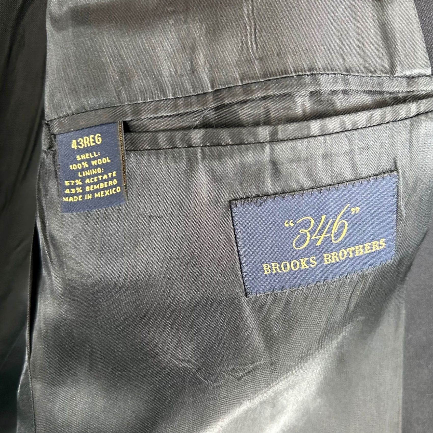 Brooks Brothers Brooks Brothers 346 Navy Blue Blazer Mens 43R 100% Wool Gold Button Sport Coat Size 46R - 6 Thumbnail
