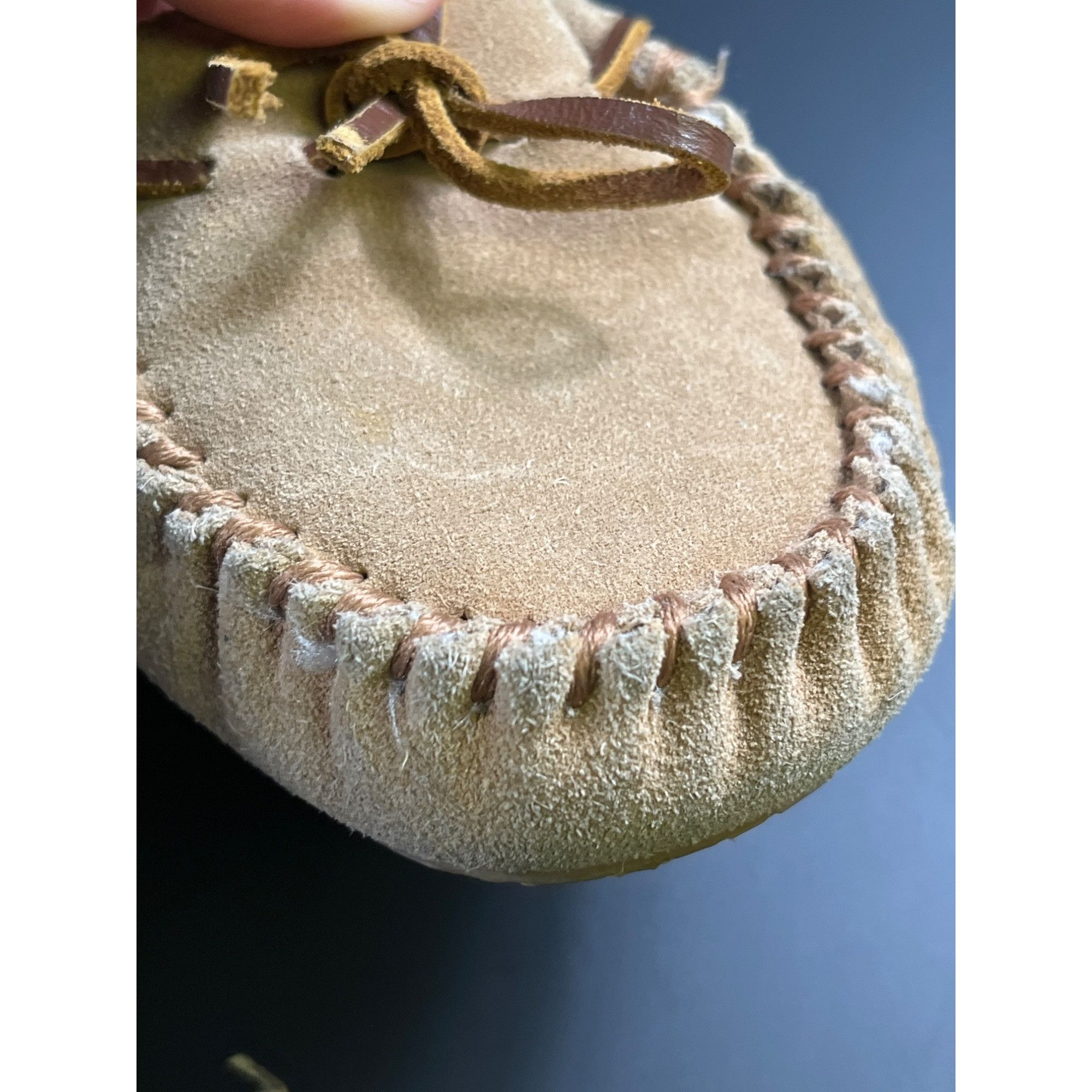 Minnetonka Minnetonka SKU 7672 Womens Moccasins Sheepskin Lined Slip On Size US 10 / IT 40 - 9 Thumbnail