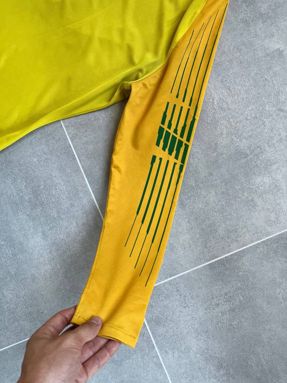 Nike Nike Goalkeeper Yellow/Green Longsleeve Football Jersey Size US L / EU 52-54 / 3 - 3 Thumbnail