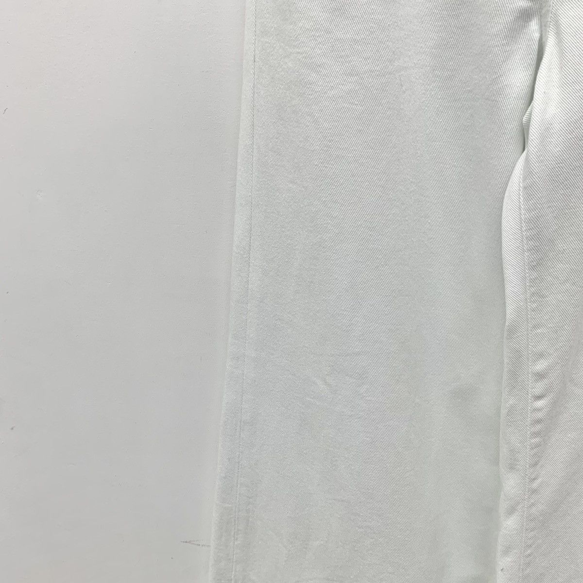 Versace Versace White Casual Pants With Leather Logo Plate K26WX Size 27" / US 4 / IT 40 - 4 Thumbnail
