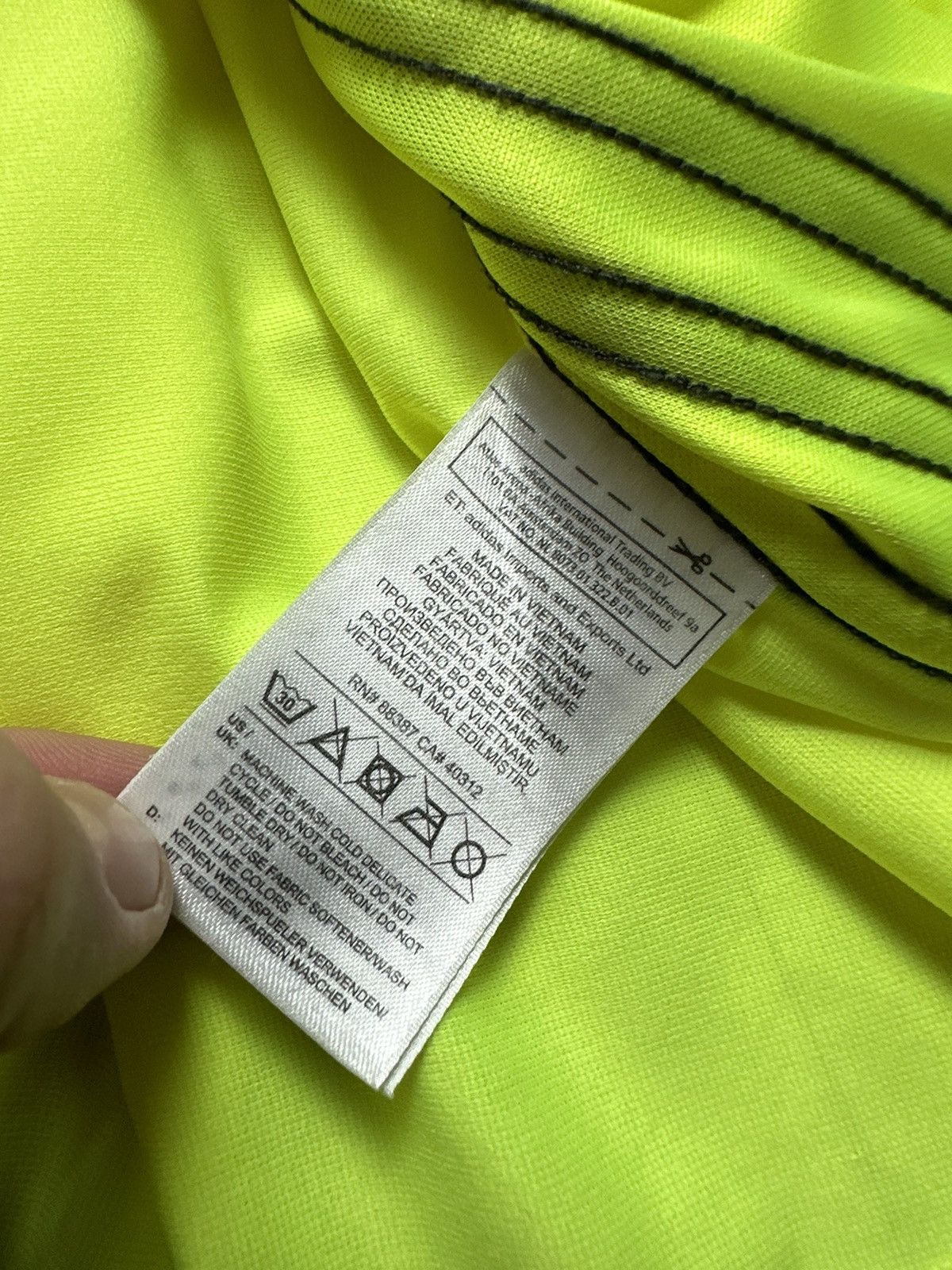 Adidas × Chelsea Soccer × Vintage Vintage adidas Chelsea soccer jersey size XXL yellow rare Size US XXL / EU 58 / 5 - 8 Thumbnail
