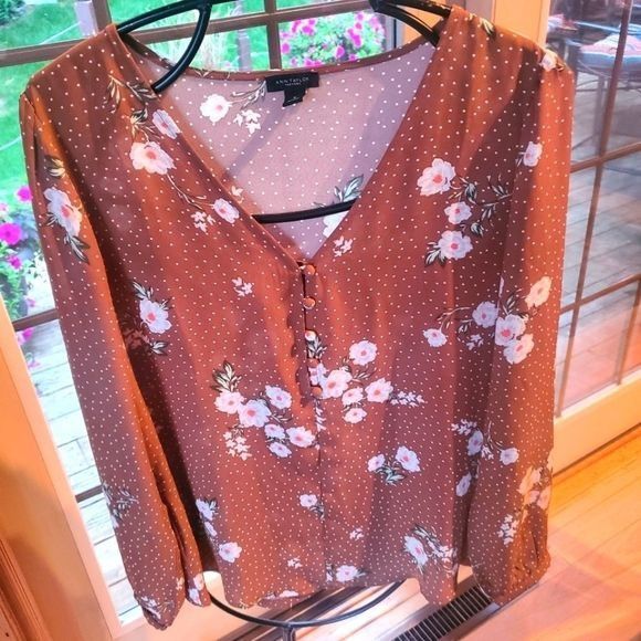 Ann Taylor Ann Taylor Vneck Covered Buttons Floral Soft Long Slv Sz M B Size M / US 6-8 / IT 42-44 - 1 Thumbnail