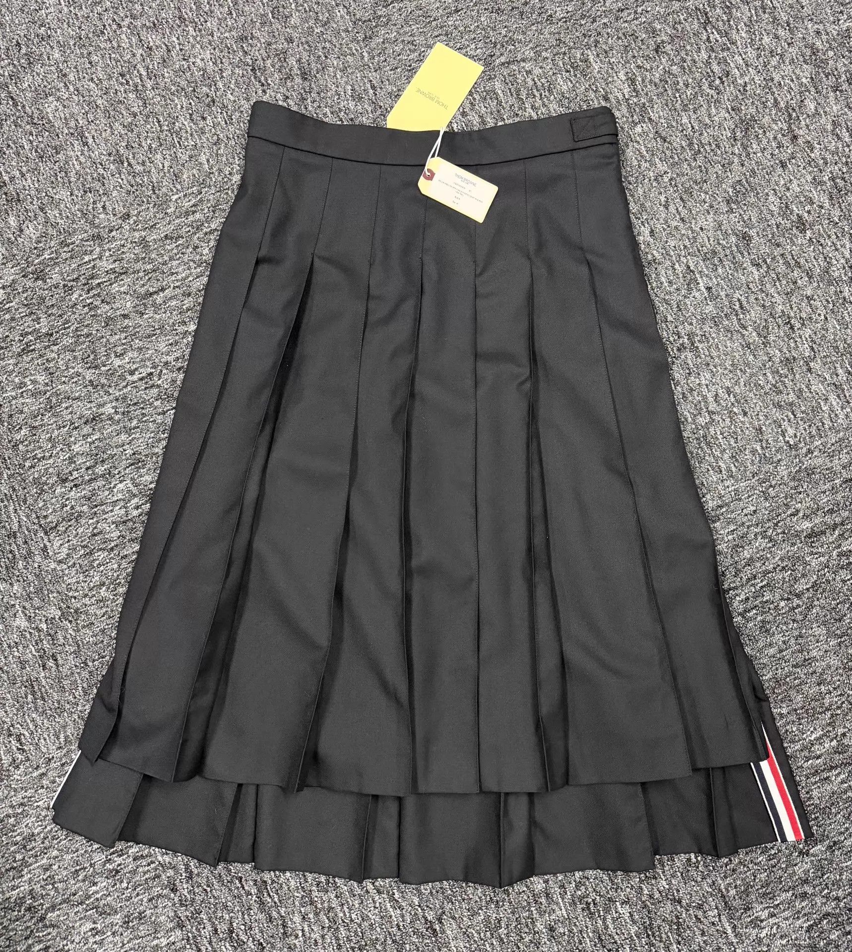 Thom Browne Thom Browne Women's Rare Black Buckle Pleated Skirt Size40 Size 27" / US 4 / IT 40 - 3 Thumbnail