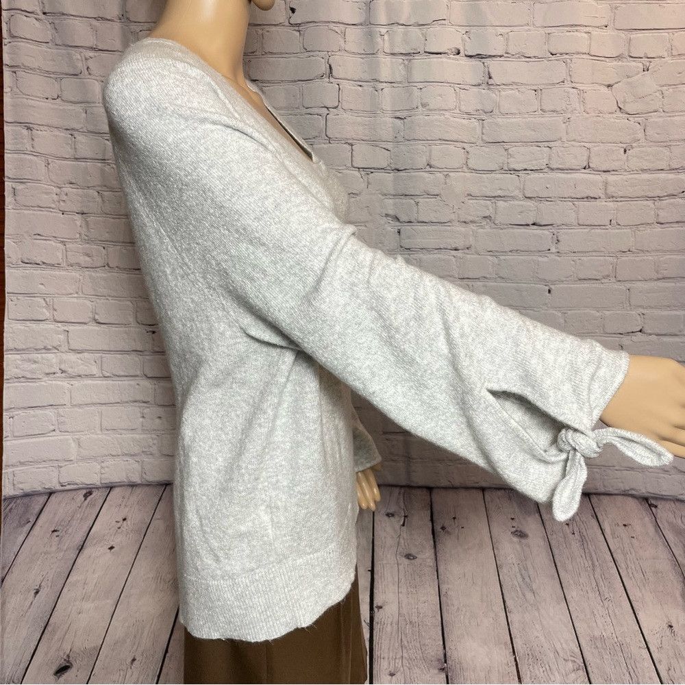 Loft Loft Gray Tie Cuff Long Sleeve V Neck Sweater Size XL Size XL / US 12-14 / IT 48-50 - 4 Thumbnail
