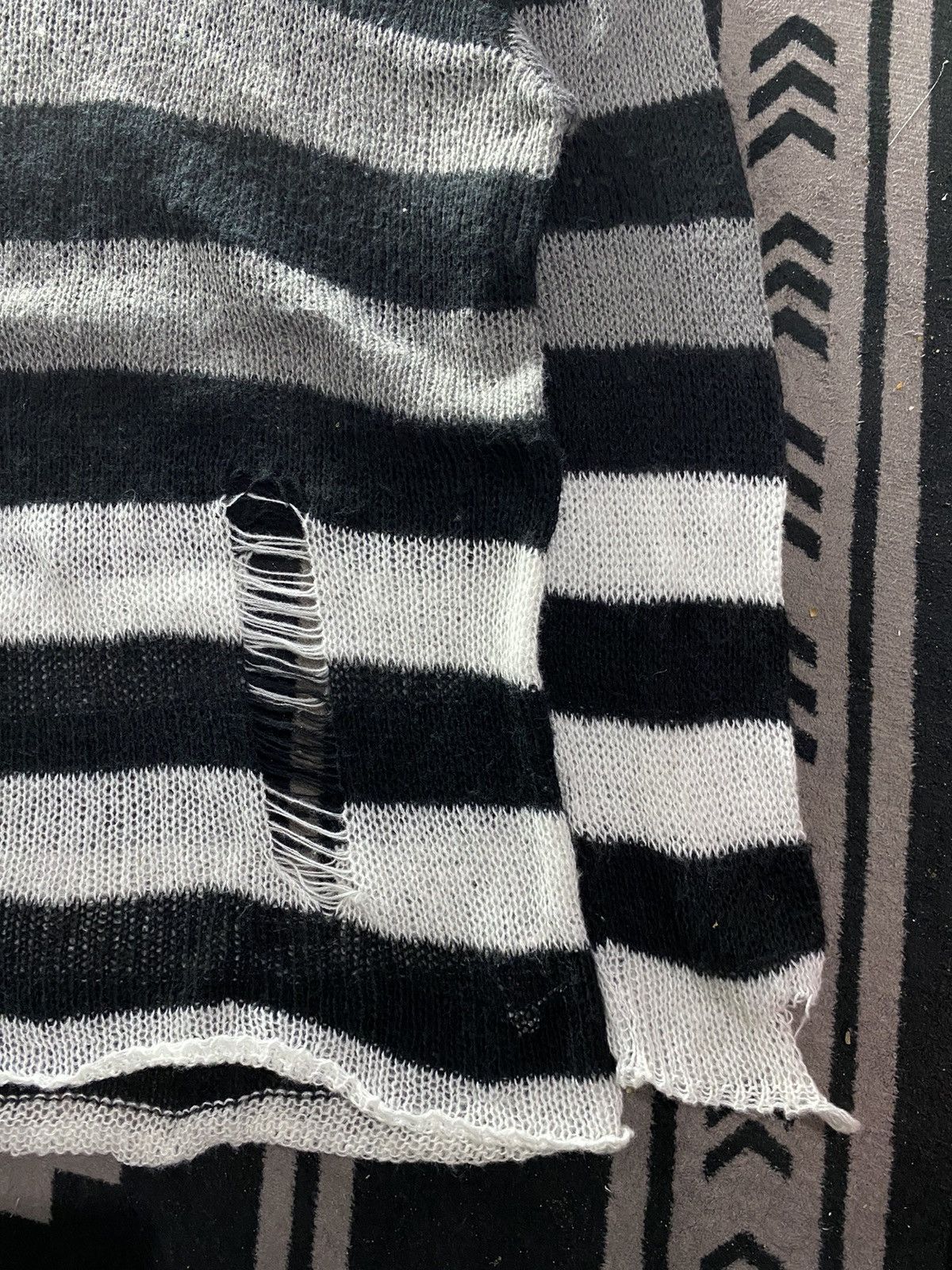 20471120 × Hysteric Glamour × Japanese Brand Romwe striped distressed knit cdg style Size US L / EU 52-54 / 3 - 3 Thumbnail
