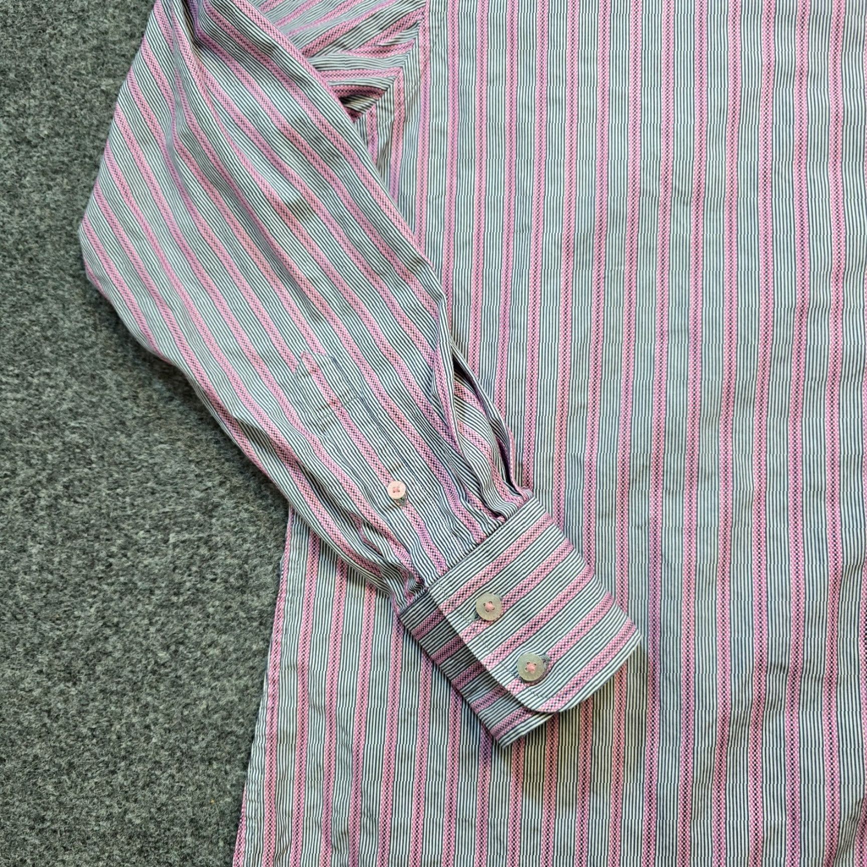 Robert Graham Robert Graham Shirt Mens XL Gray Pink Striped Flip Cuff Floral Capsule Career Size US XL / EU 56 / 4 - 5 Thumbnail