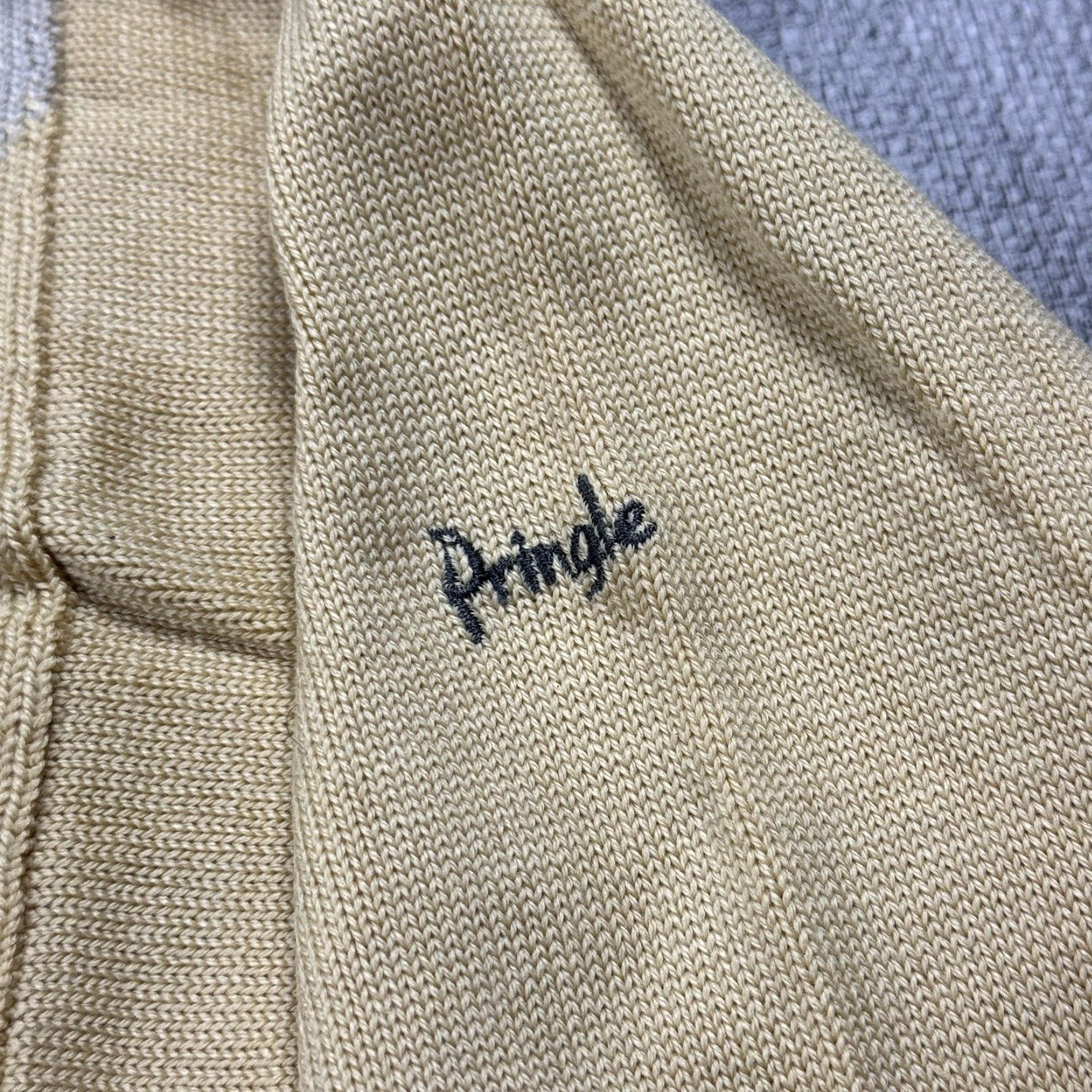 Pringle Of Scotland VINTAGE Pringle of Scotland Gold Crest Logo 100% Wool Knit Sweater Mens 44 Classic Crew Neck Long Sleeve Size US XXL / EU 58 / 5 - 3 Thumbnail
