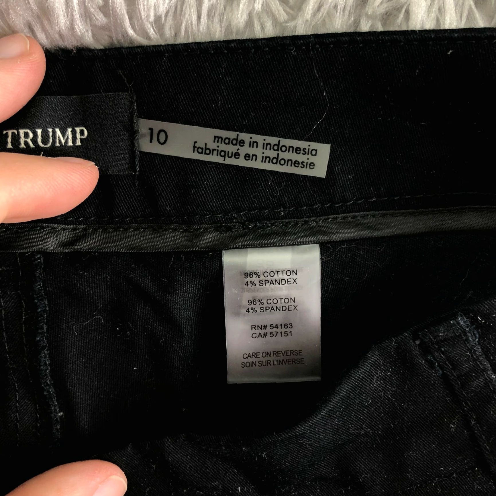 Vintage Ivanka Trump Bermuda Shorts Mid Rise Black Cotton Denim Womens Size 10 Size 24" / US 00 / IT 34 - 7 Thumbnail