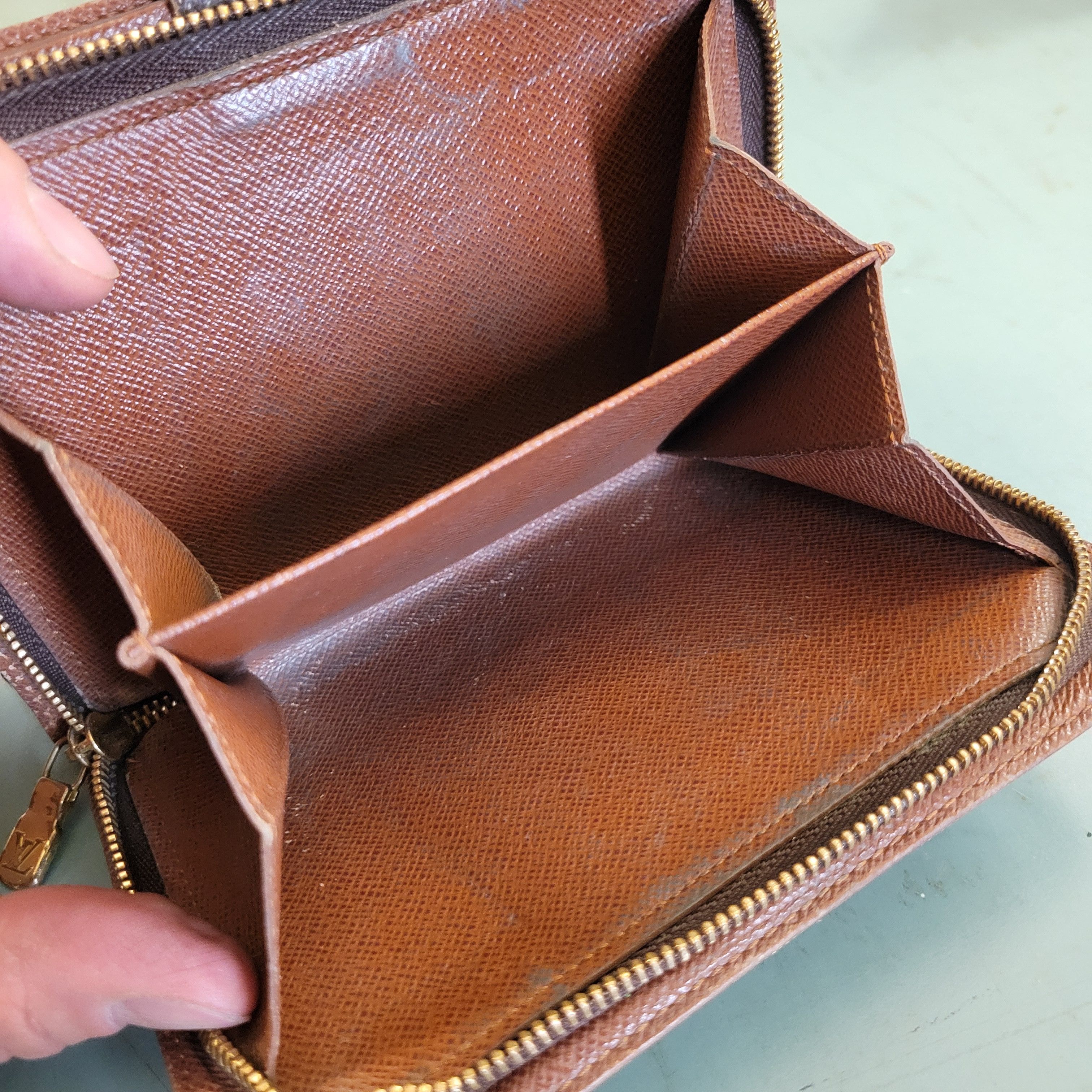 Louis Vuitton Louis Vuitton Monogram Porte Papier Snap Zip Passport Wallet Size ONE SIZE - 16 Thumbnail