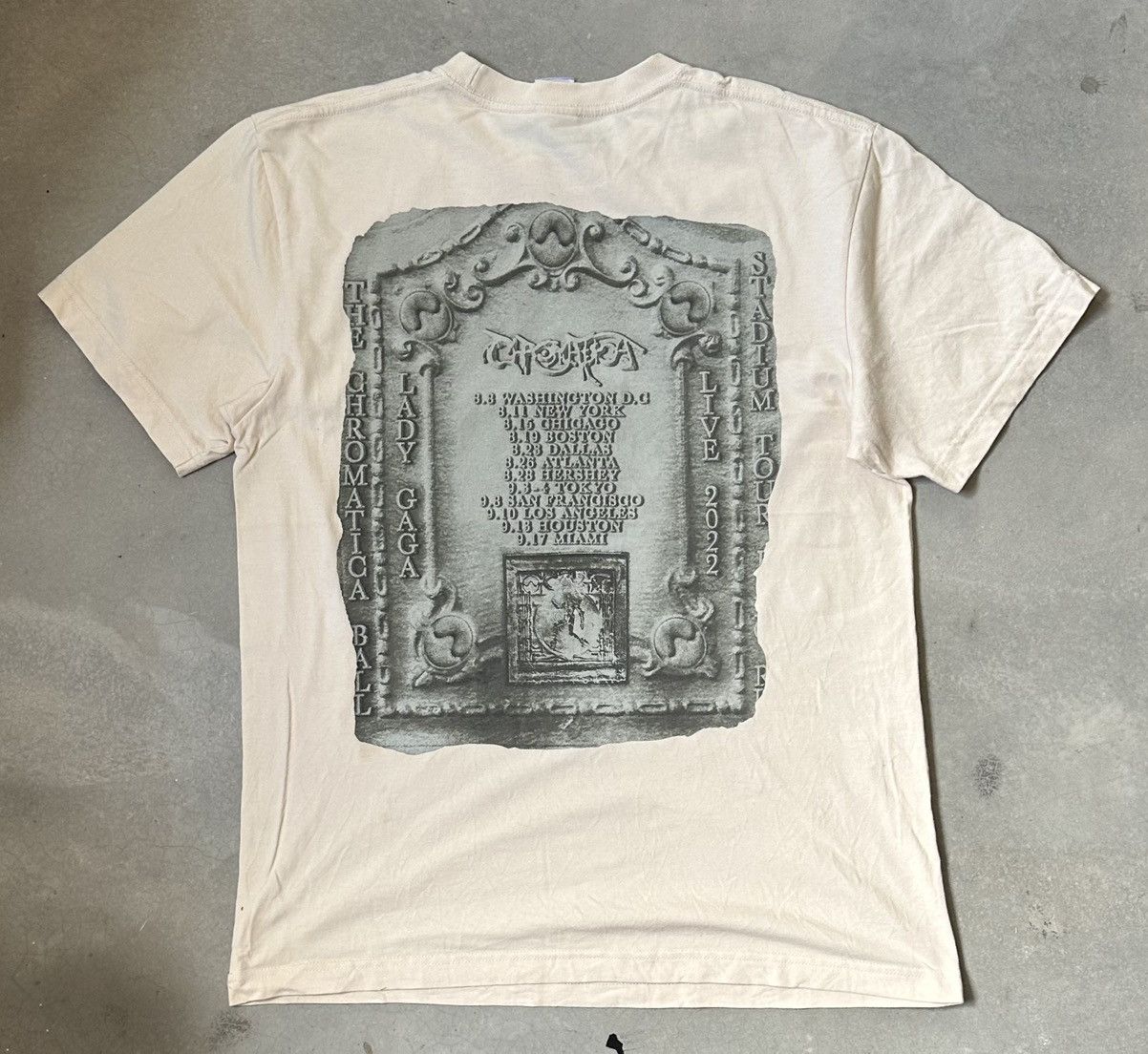 Vintage LADY GAGA THE CHROMATICA BALL TOUR TEE Size US M / EU 48-50 / 2 - 5 Thumbnail