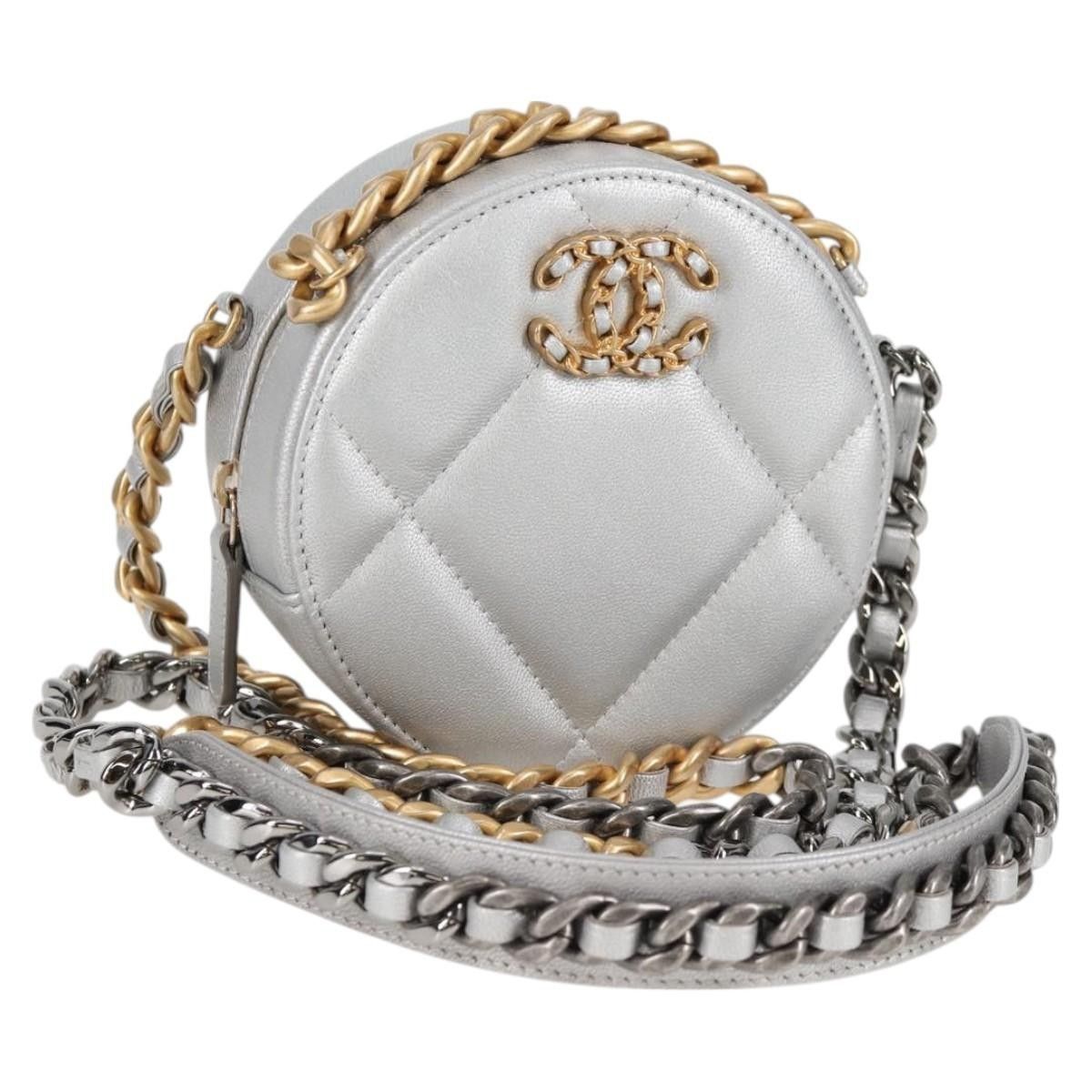Chanel Chanel 19 Round Clutch with Chain Quilted Leather Size ONE SIZE - 1 Thumbnail