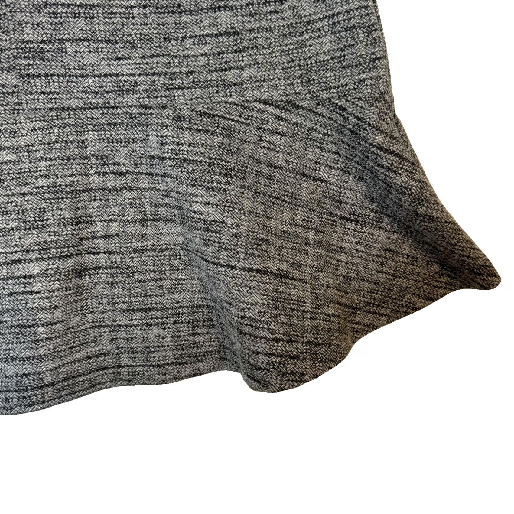 Banana Republic Banana Republic Gray Mini Skirt Size 0 Ruffled Hem Back Zipper Size 25" / US 0 / IT 36 - 5 Thumbnail