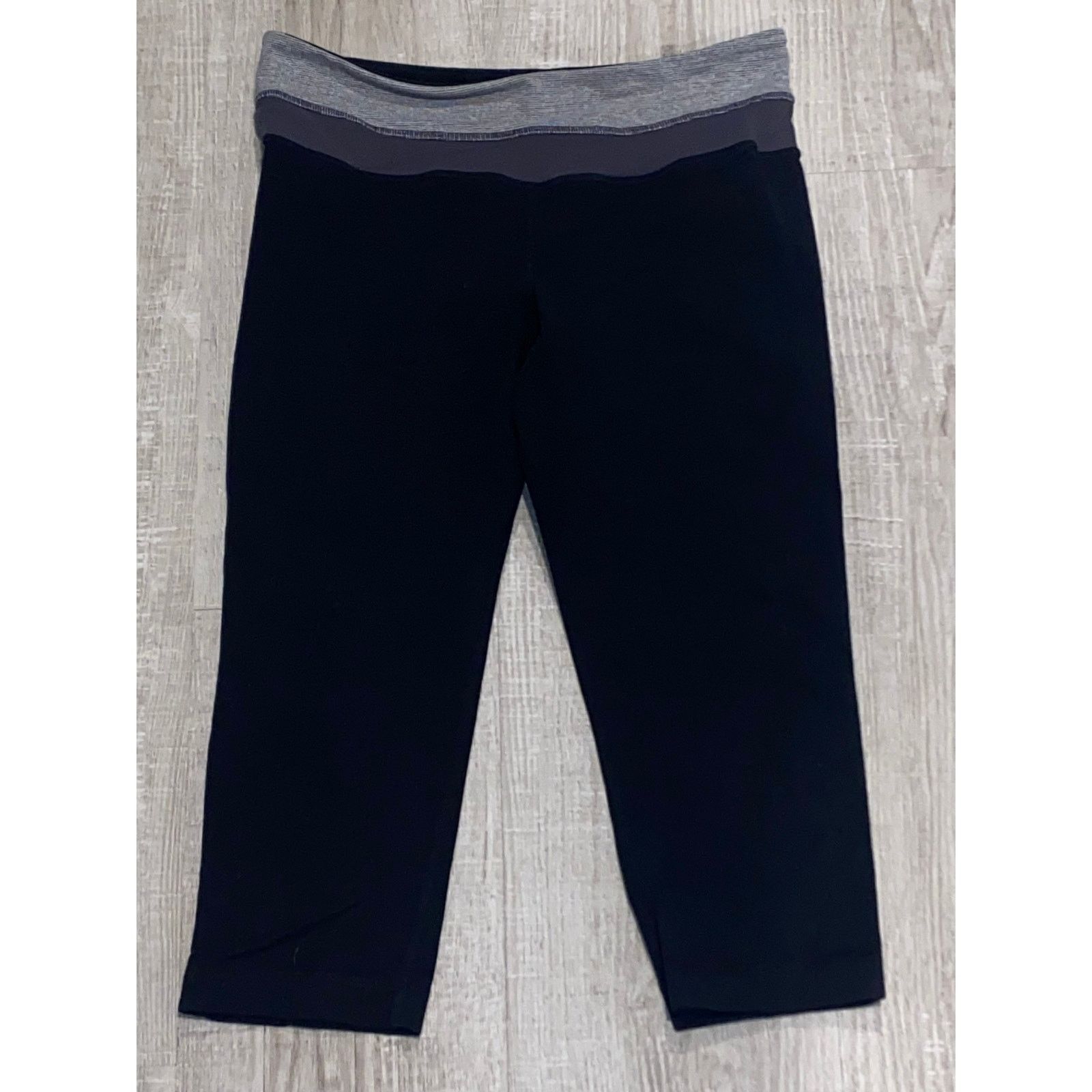 Lululemon Lululemon Womens Cropped Leggings! Size 6 Size 28" / US 6 / IT 42 - 1 Thumbnail