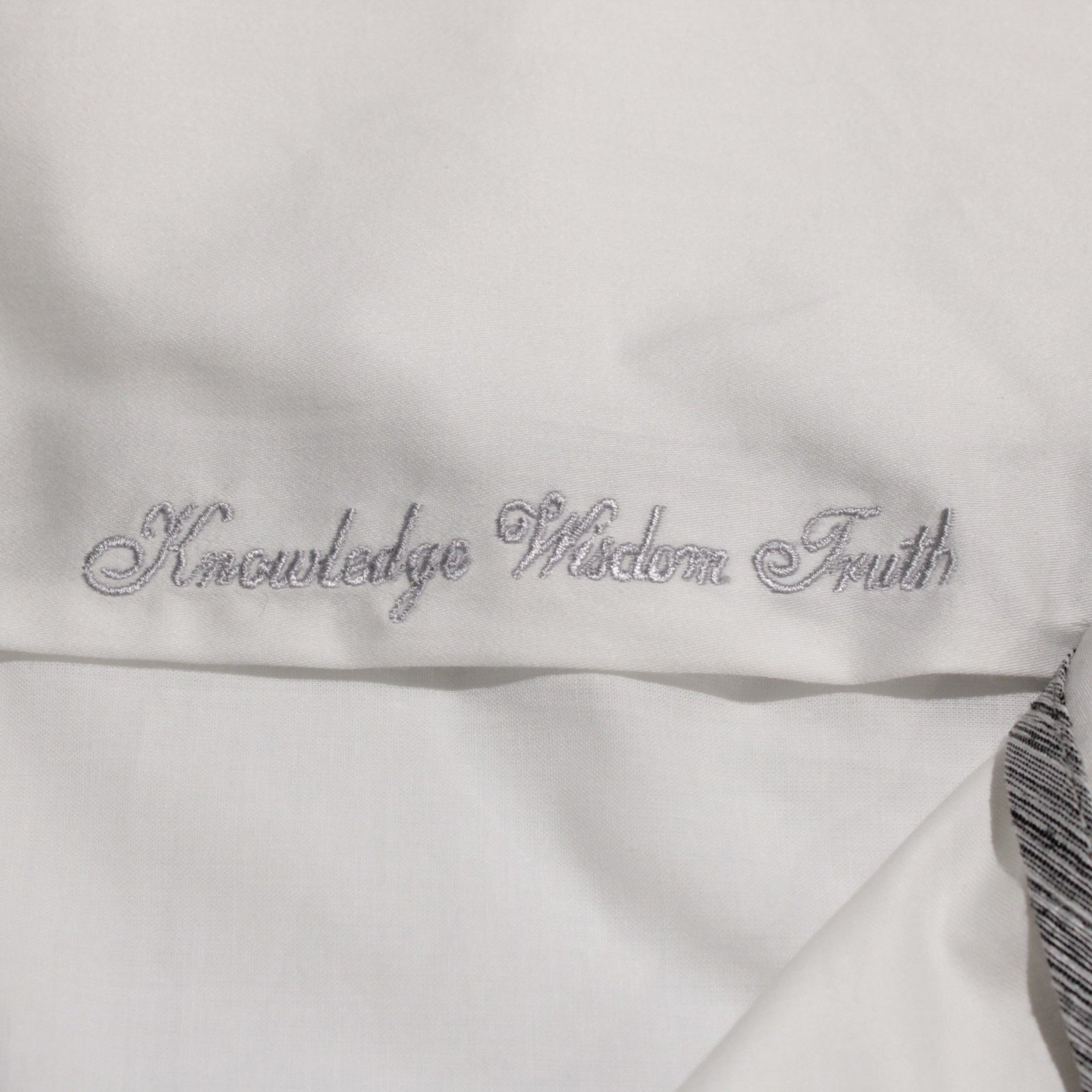 Robert Graham Robert Graham New with tags Shirt Size XL US In White Size US XL / EU 56 / 4 - 6 Thumbnail