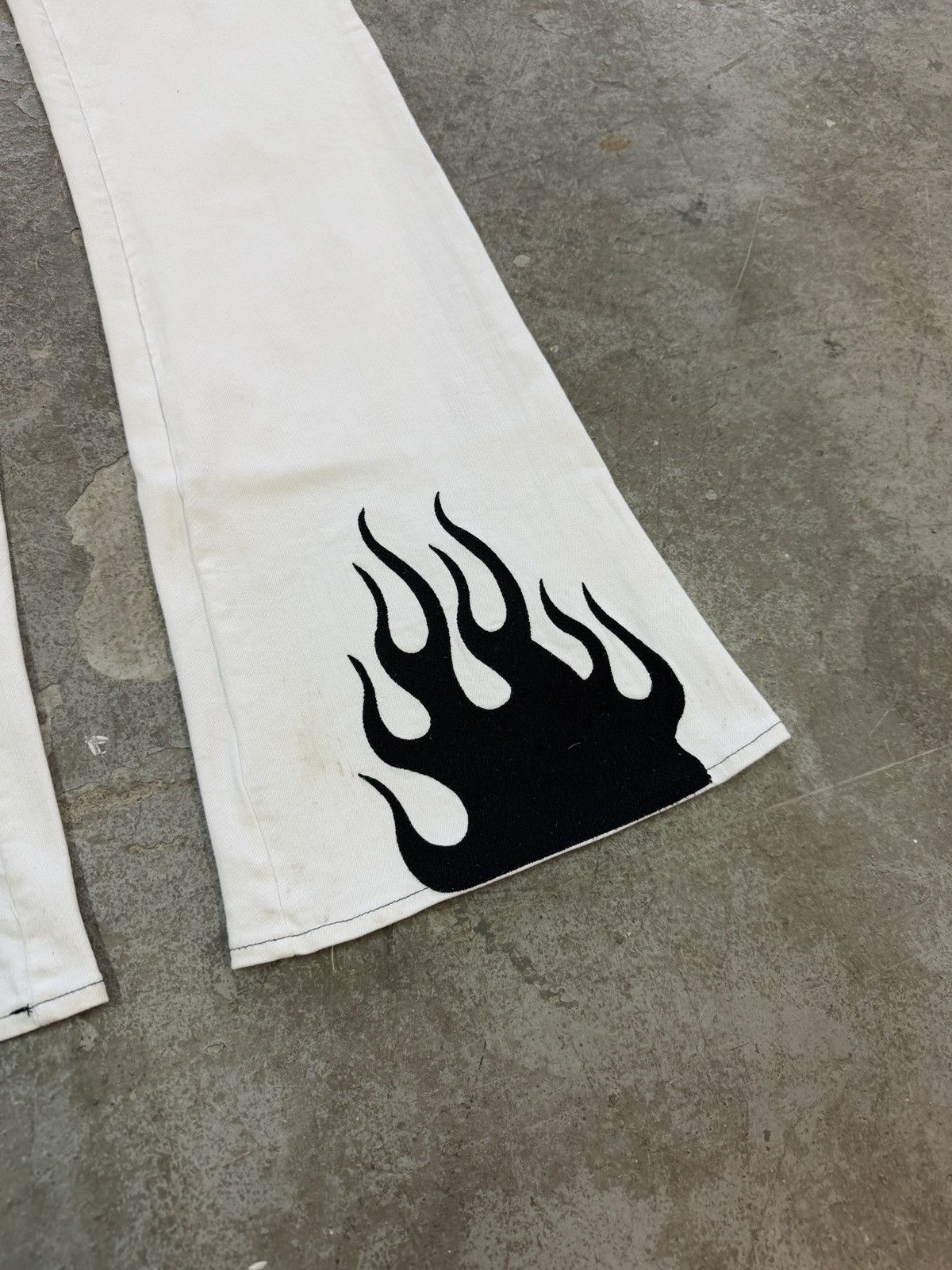 Vintage I AM GIA Flare Flame Jeans (White) Size US 28 / EU 44 - 6 Thumbnail