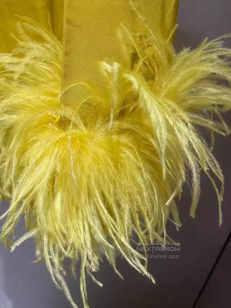 Valentino Valentino Yellow feather sleeve top Size M / US 6-8 / IT 42-44 - 2 Thumbnail