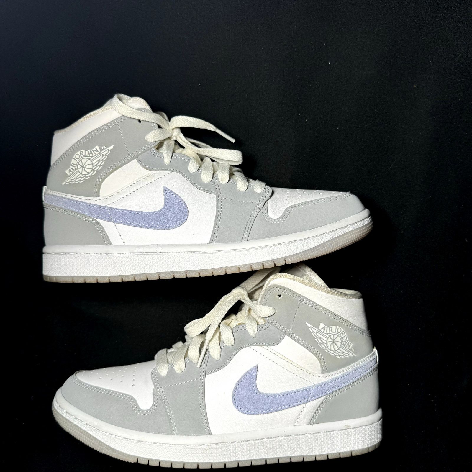 Jordan Brand × Nike Wmns Nike Air Jordan 1 Mid Wolf Grey Aluminum - Size 7 Size US 7 / IT 37 - 4 Thumbnail