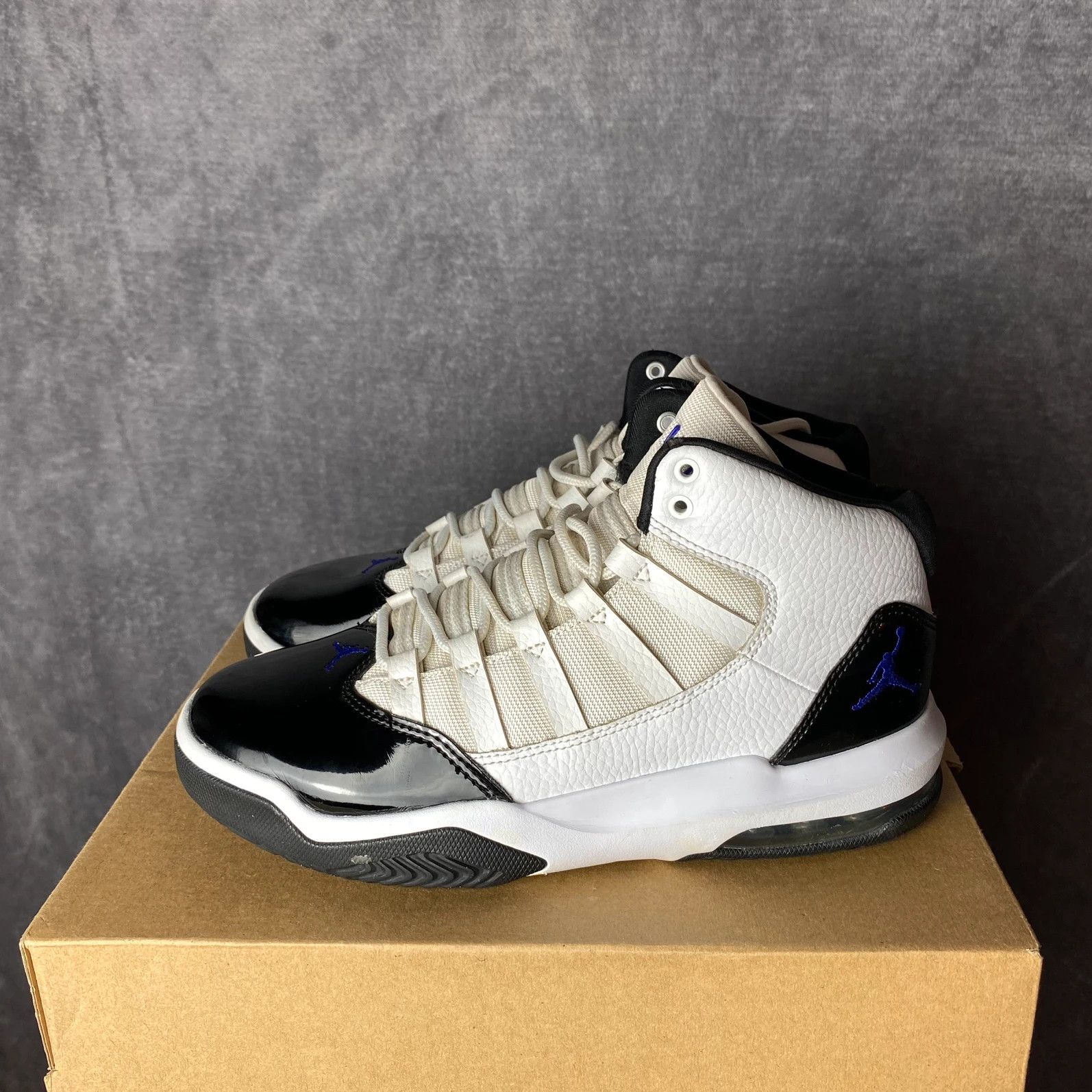 Jordan Brand Nike Air Jordan Max Aura 11 white black patent leather Size US 8 / IT 38 - 2 Thumbnail