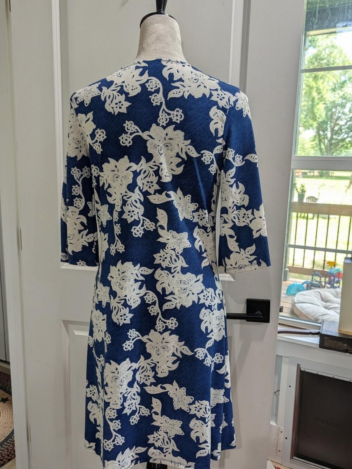 Cole Haan Haani Navy and White Floral Midi Dress Size S / US 4 / IT 40 - 5 Thumbnail