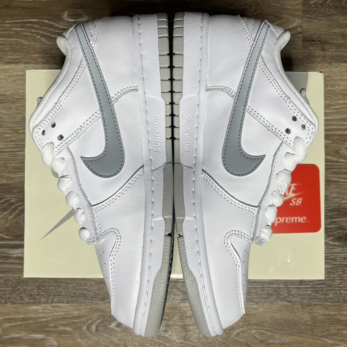 Nike × Supreme 2025 supreme nike sb dunk low Size US 6.5 / EU 39-40 - 3 Thumbnail