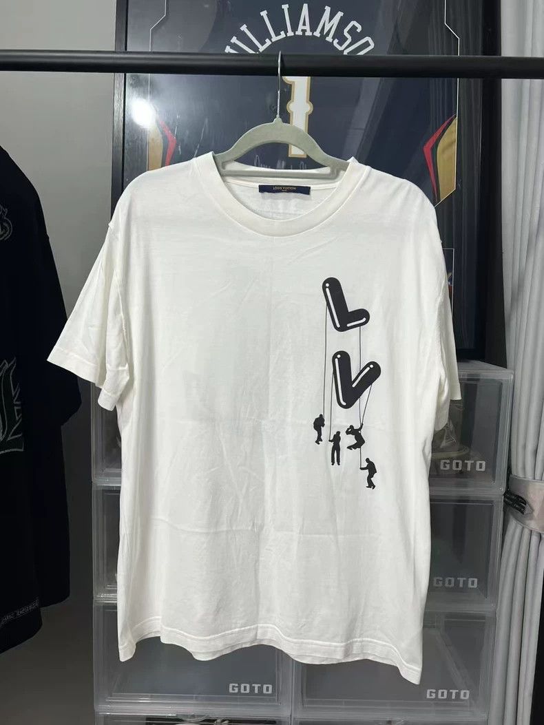 Louis Vuitton lv short sleeve t-shirt with design-dmc Size US L / EU 52-54 / 3 - 1 Thumbnail
