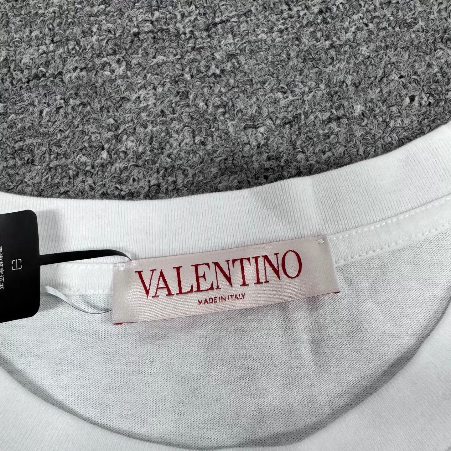 Valentino Valentino White Colorful V Logo Short Sleeve T-Shirt M Size US M / EU 48-50 / 2 - 5 Thumbnail