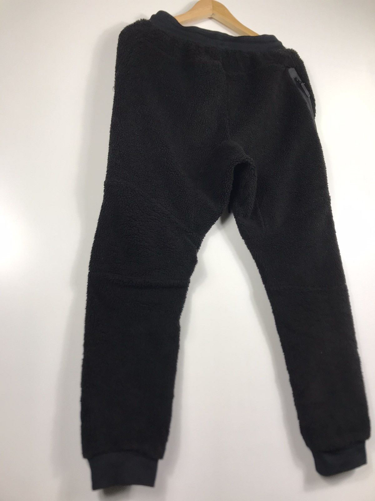 Nike 🔥Nike Embroidered Sherpa Fleece Zipper Sweatpants Size US 33 - 12 Thumbnail