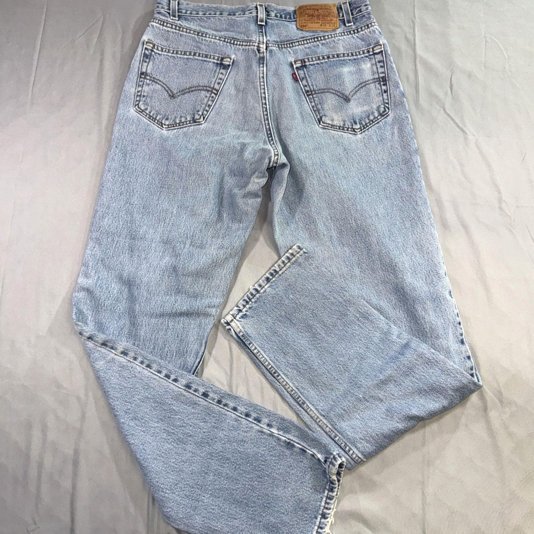 Levi's VINTAGE Levi's Jeans 550 Mens 34x36 Light Wash Relaxed Fit Tapered Denim 90s Pants Mens Jeans Blue 550 Relaxed Fit Tapered Leg W34 L36 Size US 34 / EU 50 - 2 Thumbnail