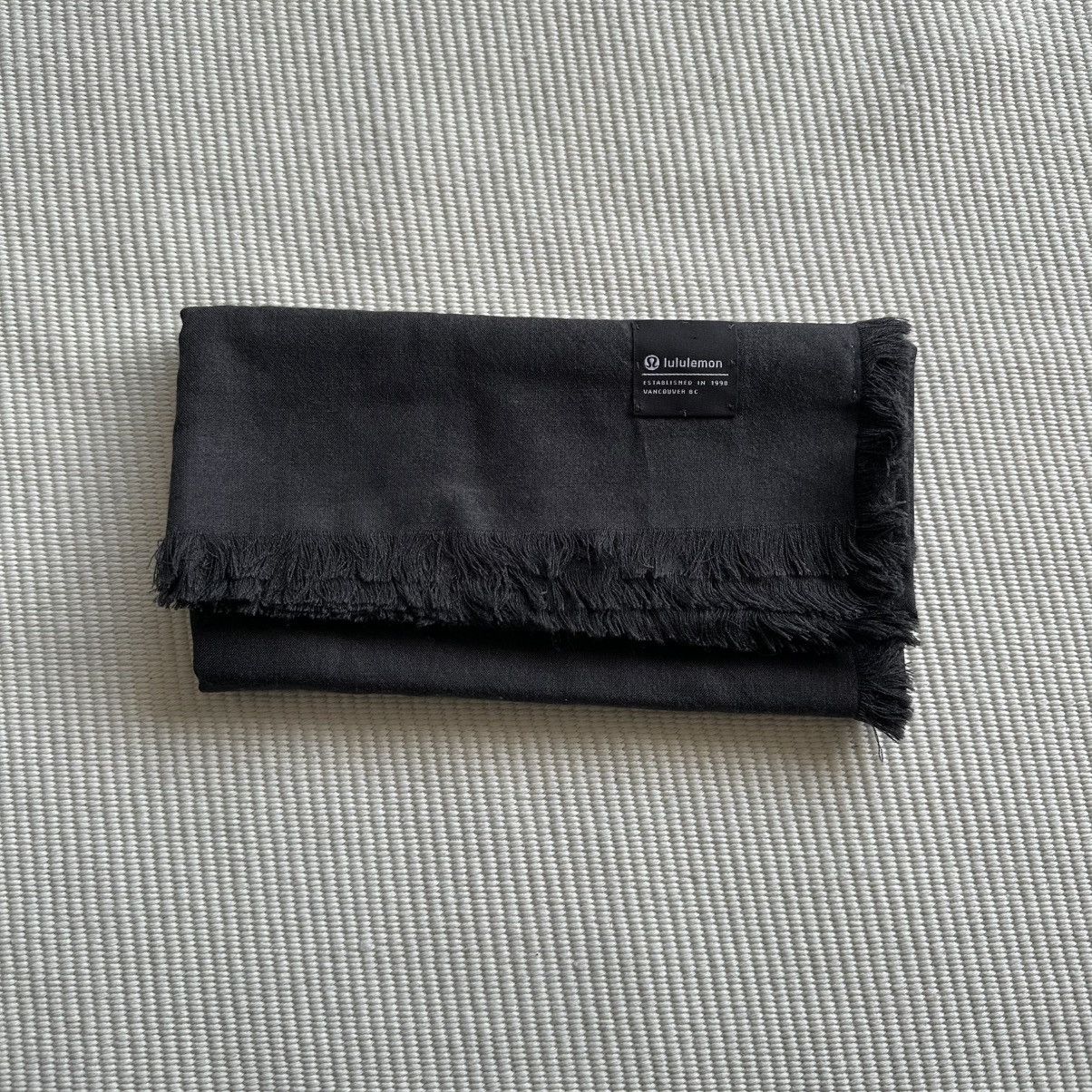 Lululemon Lululemon Wool Silk Square Dark Grey Scarf Size ONE SIZE - 4 Thumbnail