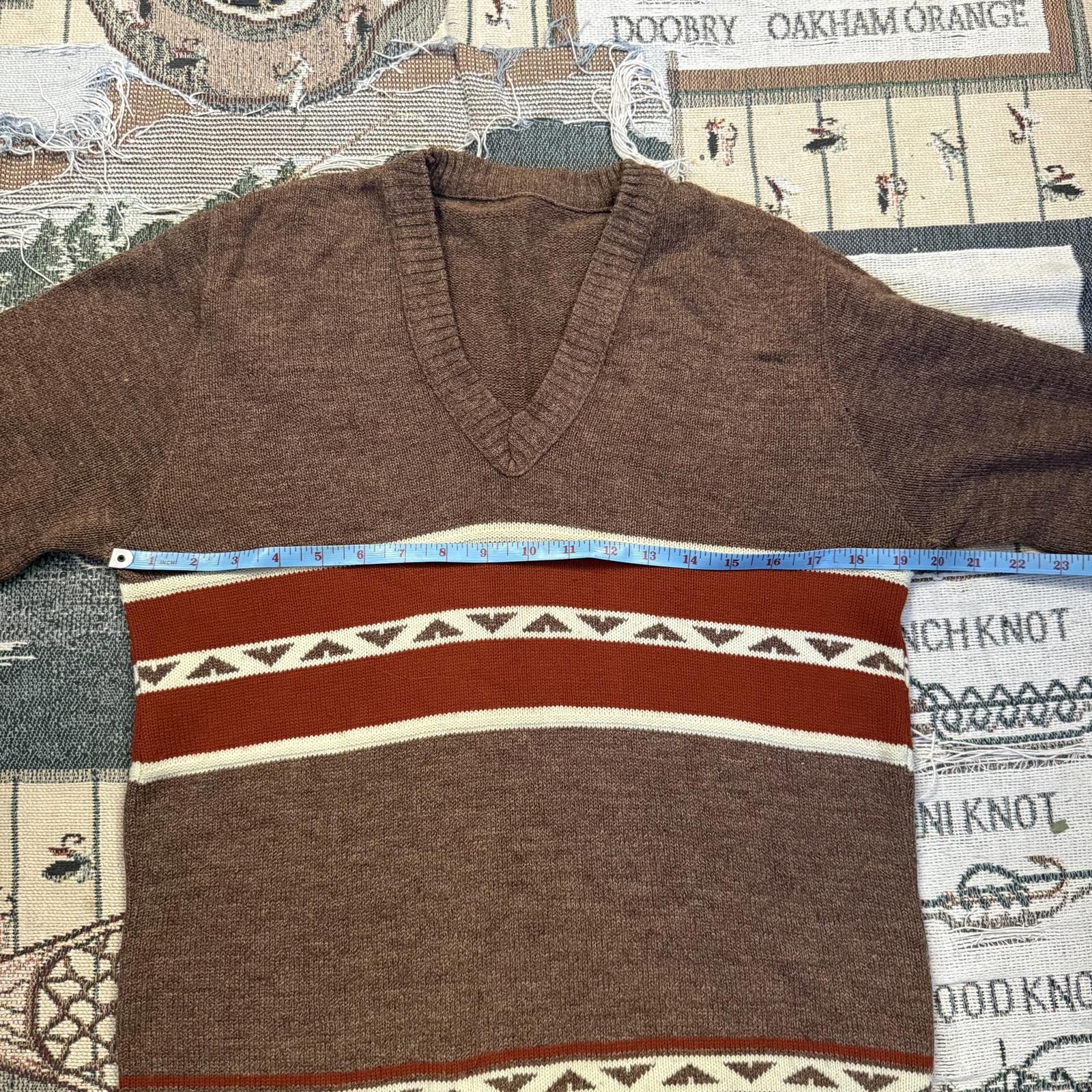 Designer Medium 1970s Acrylic Western Style V-neck Knit Sweater Size US M / EU 48-50 / 2 - 6 Thumbnail