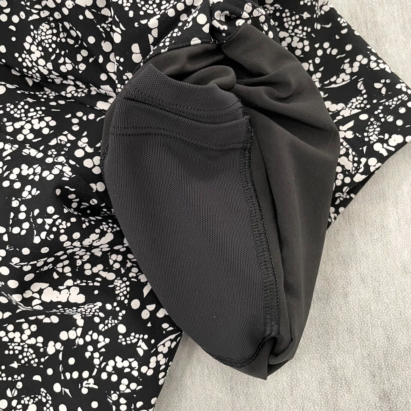 Lululemon Lululemon Shorts Women 4 Black Floral Drawstring Pockets Stretch Logo Activewear Gym Running Womens Size 27" / US 4 / IT 40 - 5 Thumbnail