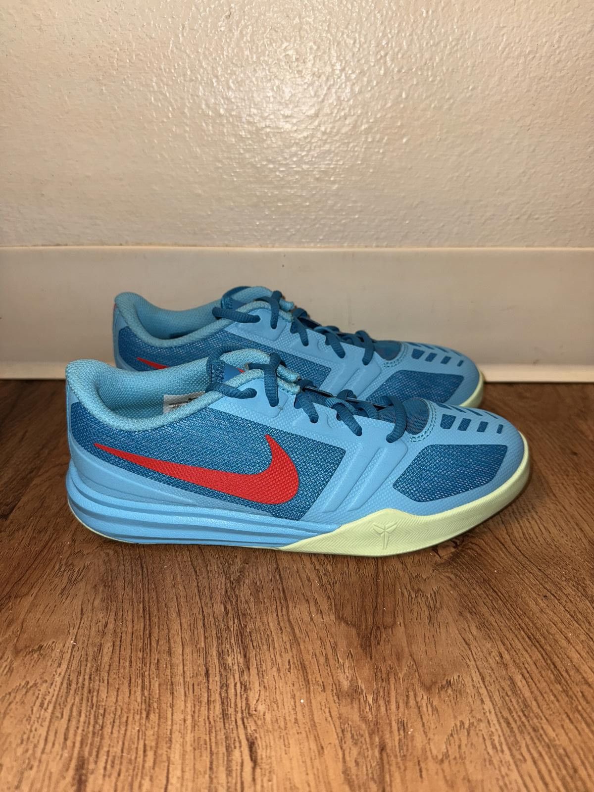 Nike Nike Kobe Mentality Clear Water (Gs) Size US 5 / EU 37 - 1 Thumbnail