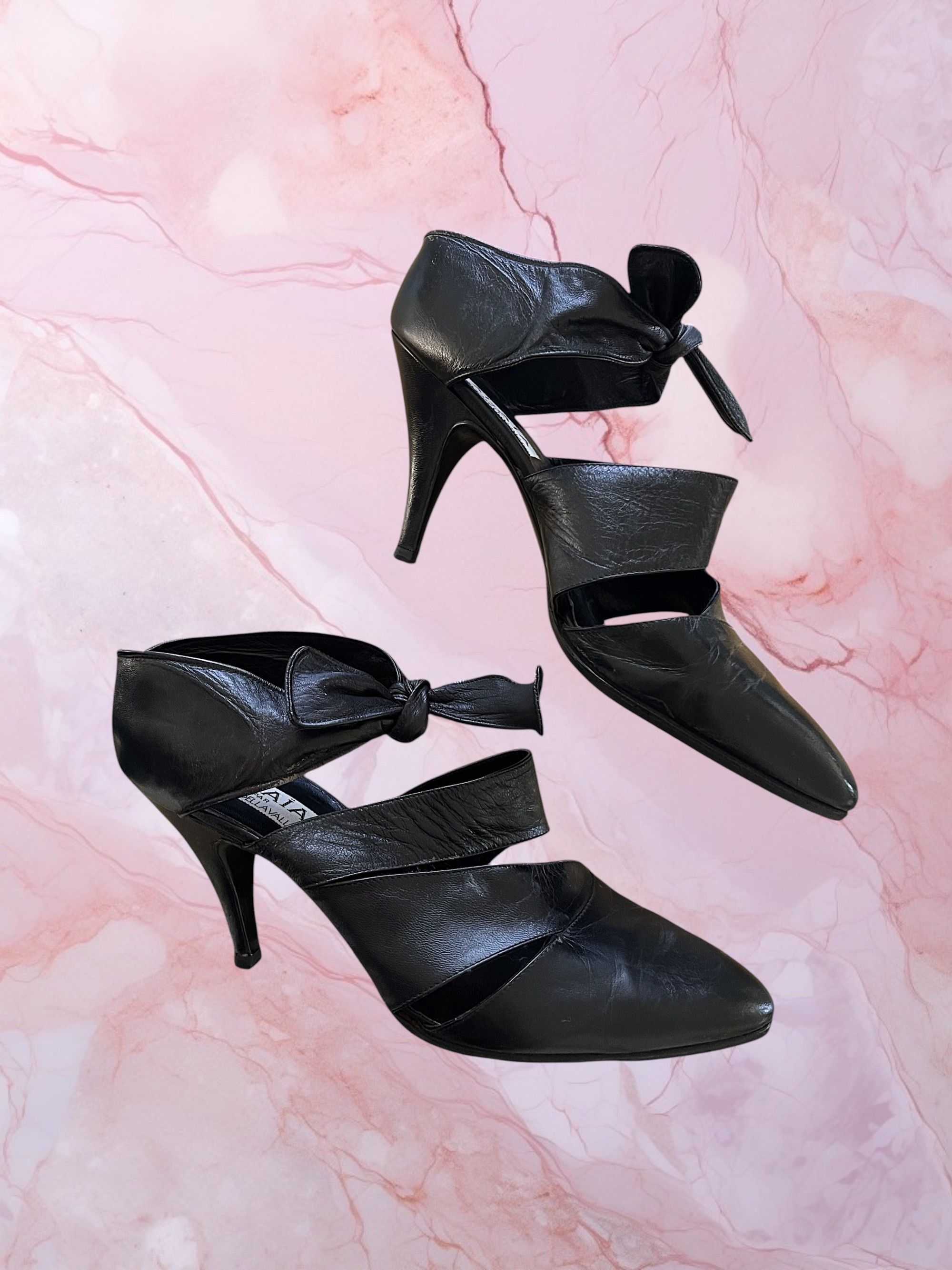 Alaia ​​Alaïa Rare Archival Black Leather Bow Pumps Size US 6.5 / IT 36.5 - 1 Thumbnail