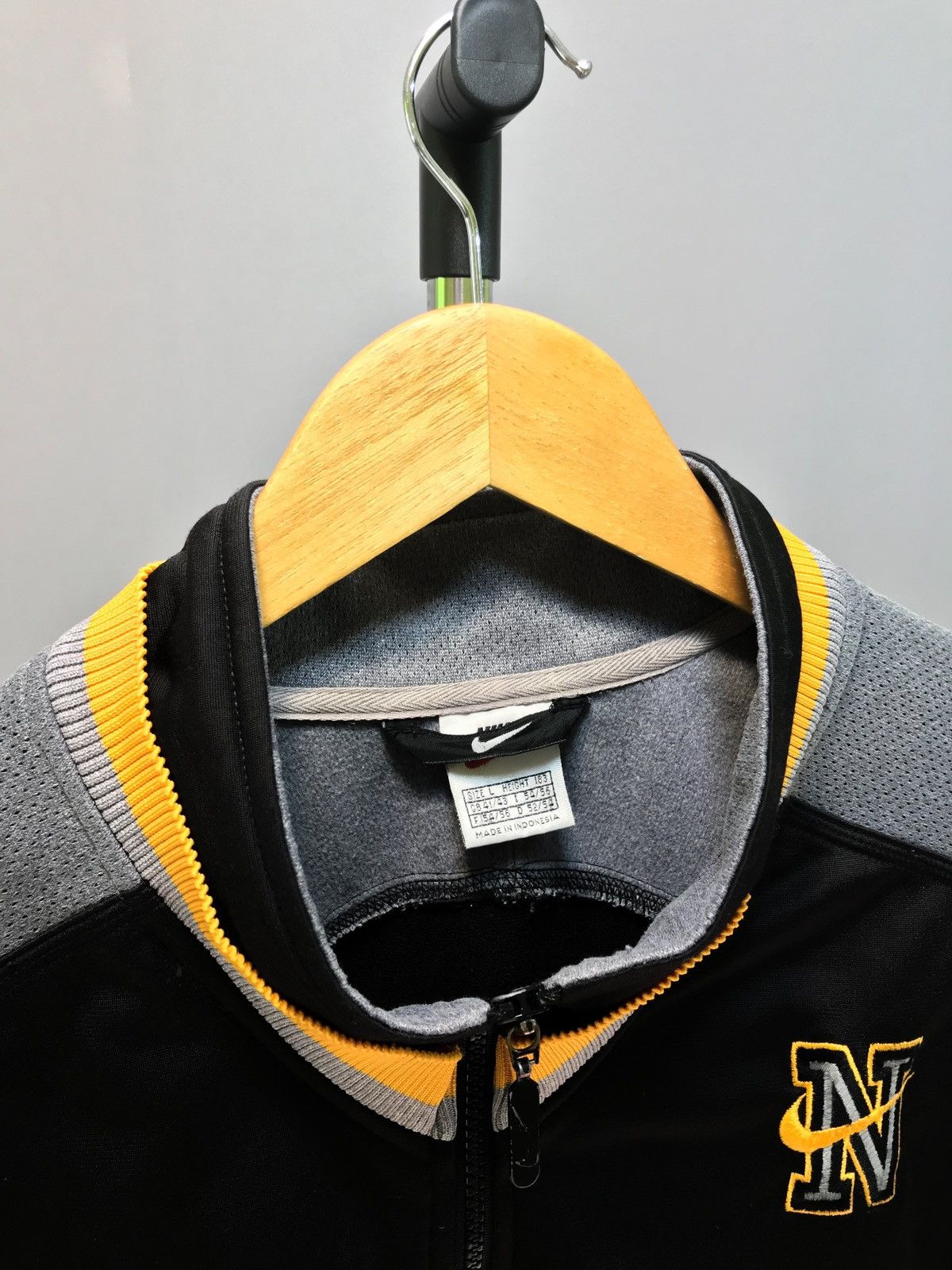 Nike × Vintage Nike Track Jacket Black Yellow 90s Embroidered Swoosh Size US L / EU 52-54 / 3 - 3 Thumbnail
