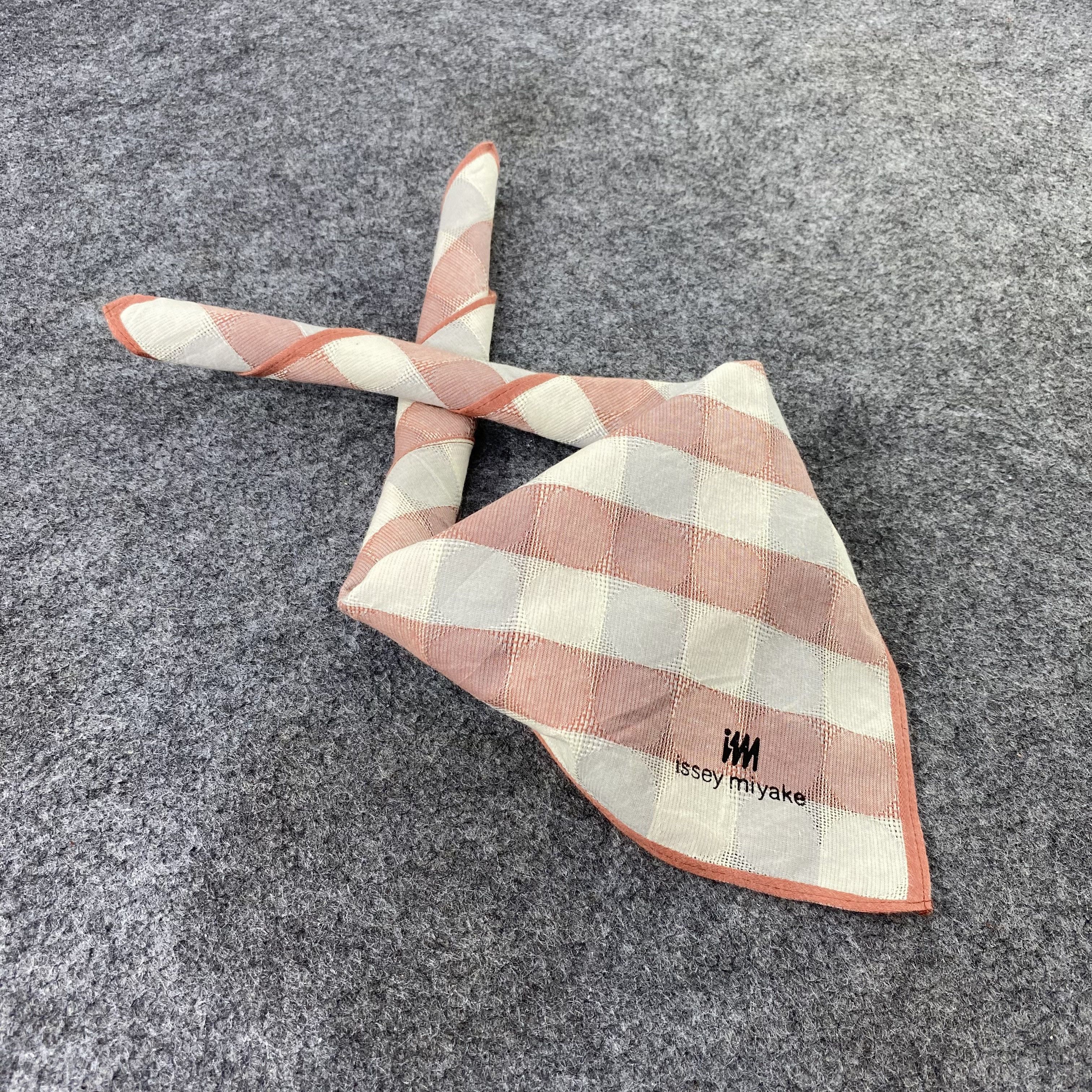 Issey Miyake × Japanese Brand Issey Miyake Handkerchief / Bandana / Neckerchief-B1206 Size ONE SIZE - 1 Thumbnail