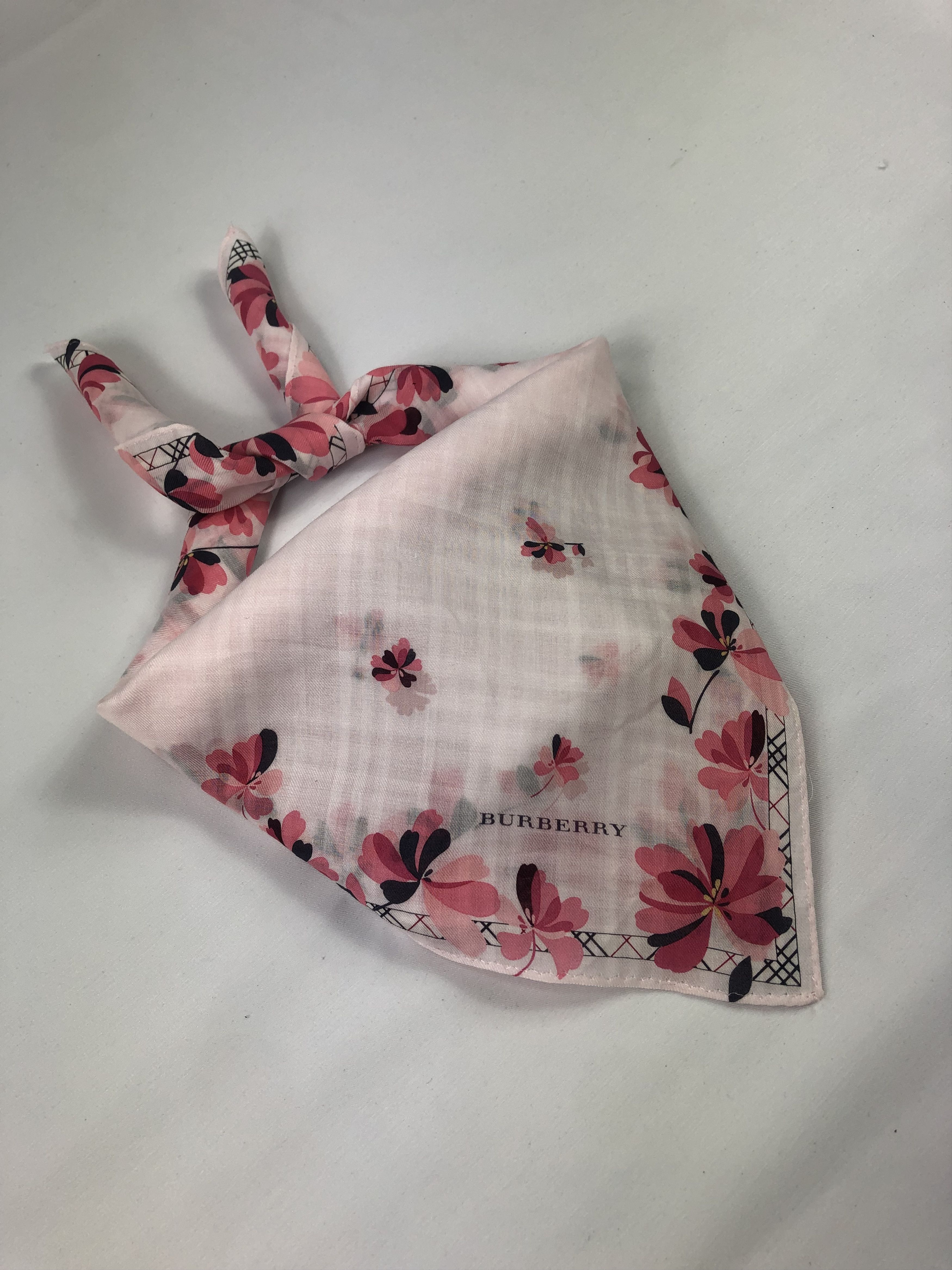 Burberry Burberry Handkerchief / Bandana / Neckerchief Size ONE SIZE - 1 Thumbnail