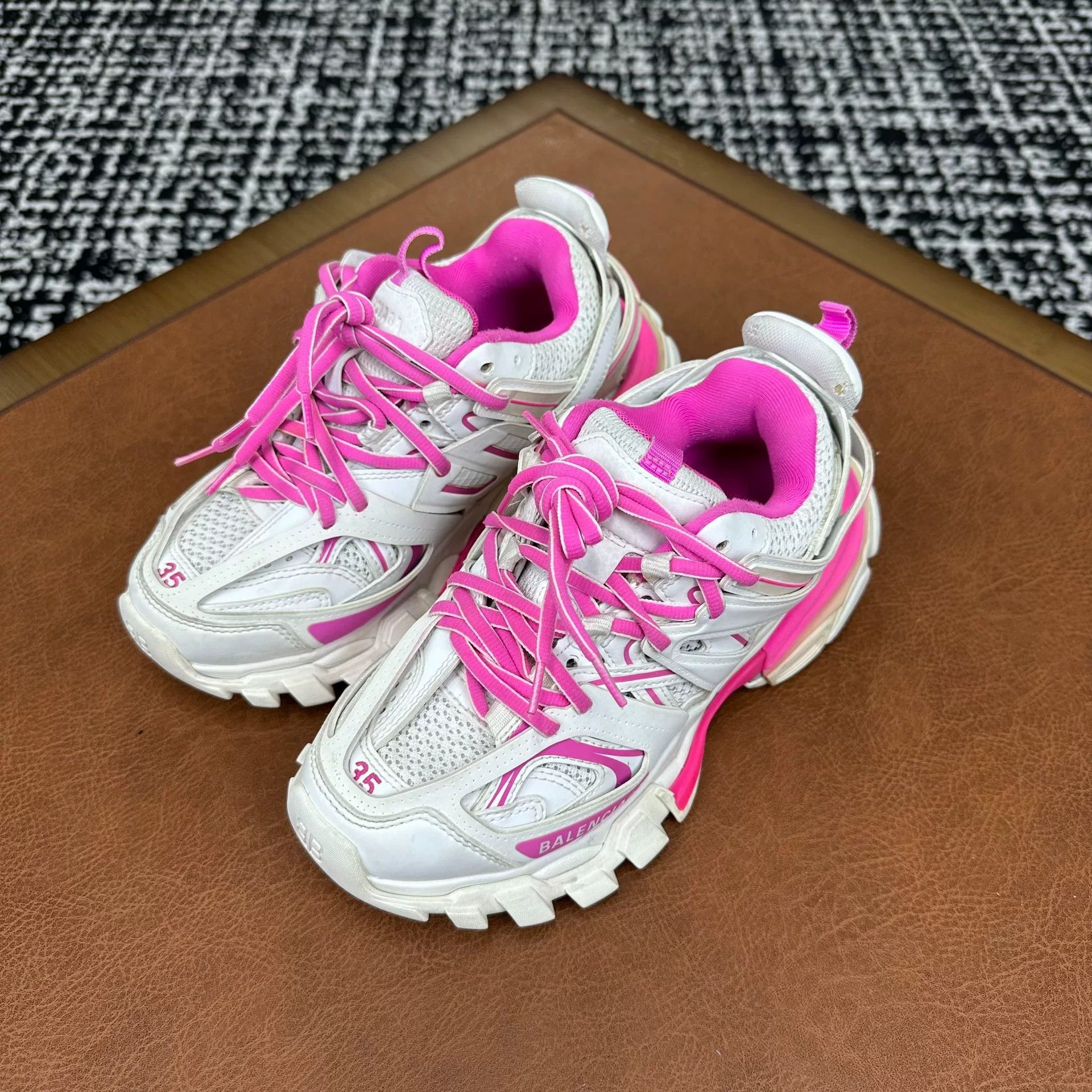 Balenciaga Balenciaga Pink Lowtop Sneakers it_35 Women Size US 5 / IT 35 - 1 Thumbnail