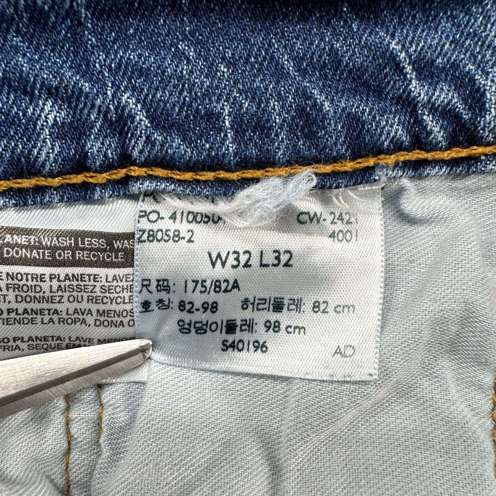 Levi's Levi's 541 Jeans Men 32x29 Blue Tapered Athletic Fit Medium Wash Distressed Raw Hem Casual Jeans Mens Regular Type Denim Cotton Blend Size US 32 / EU 48 - 7 Thumbnail