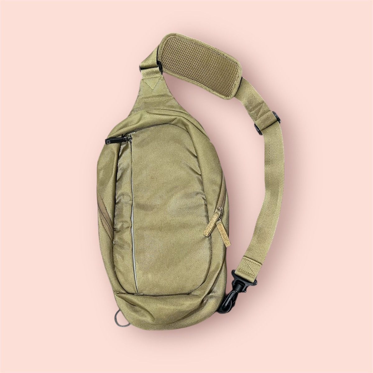 Japanese Brand × Jun Takahashi × Uniqlo DOPE UNIQLO MULTI POCKET UTILITY CROSS BODY BODYBAG Size ONE SIZE - 8 Thumbnail