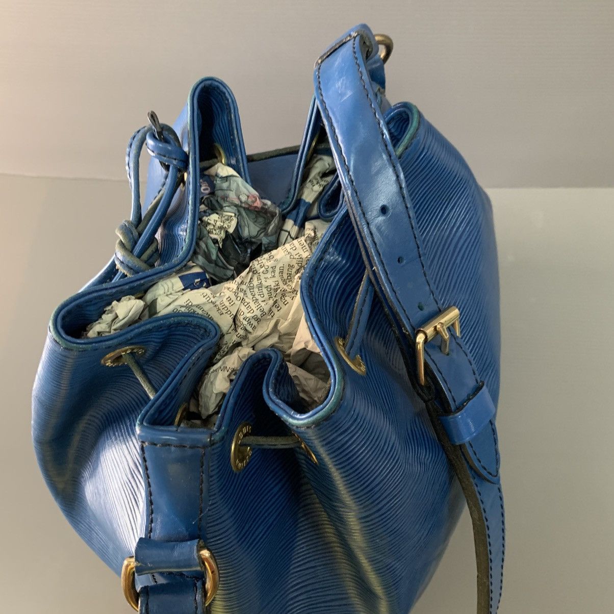 Louis Vuitton Louis Vuitton Epi Leather Petit Noe Bucket Bag Size ONE SIZE - 12 Thumbnail