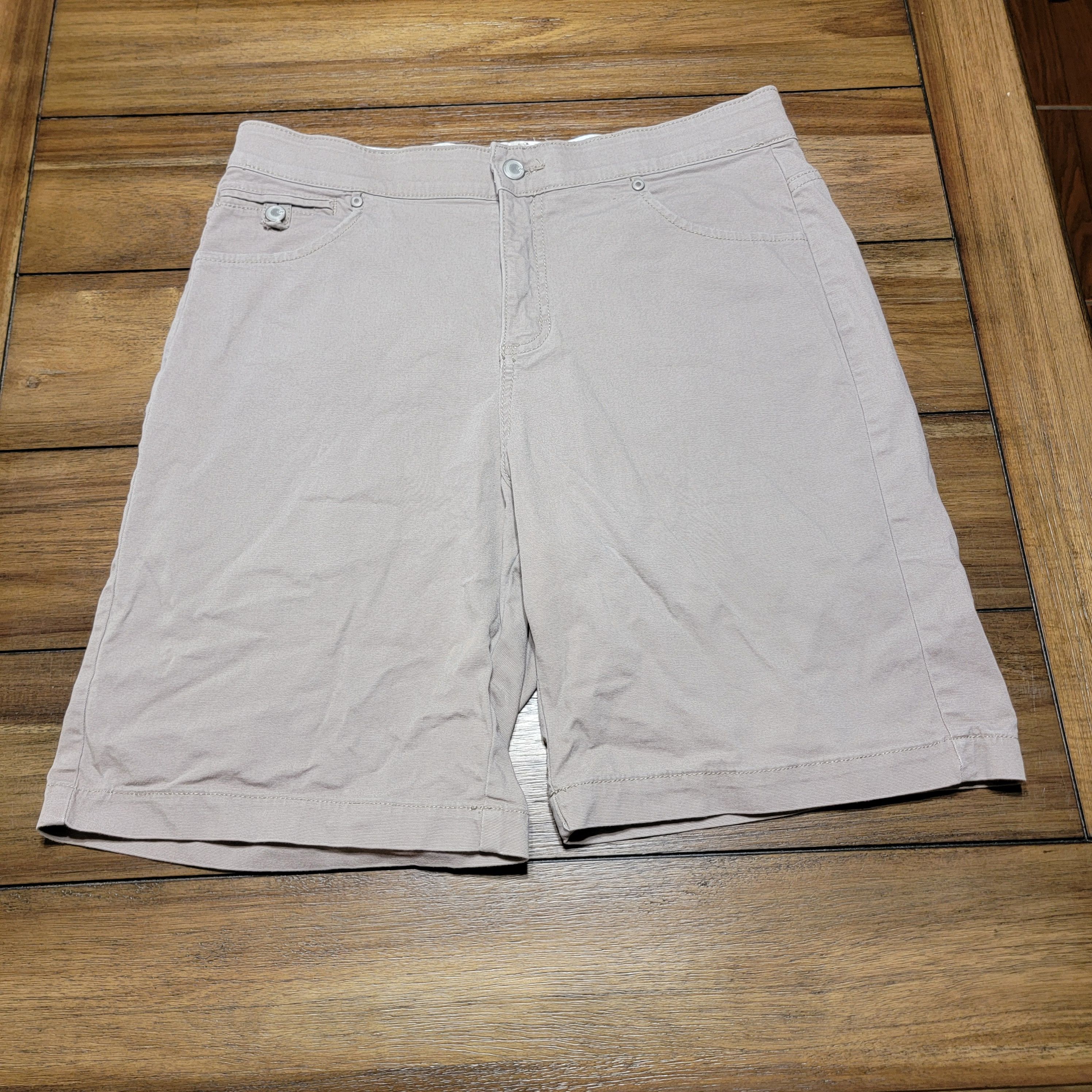 Lee Lee Comfort Waistband Shorts w/ Embroidered Pockets - 16 Med Size 34" / US 12 / IT 48 - 1 Thumbnail