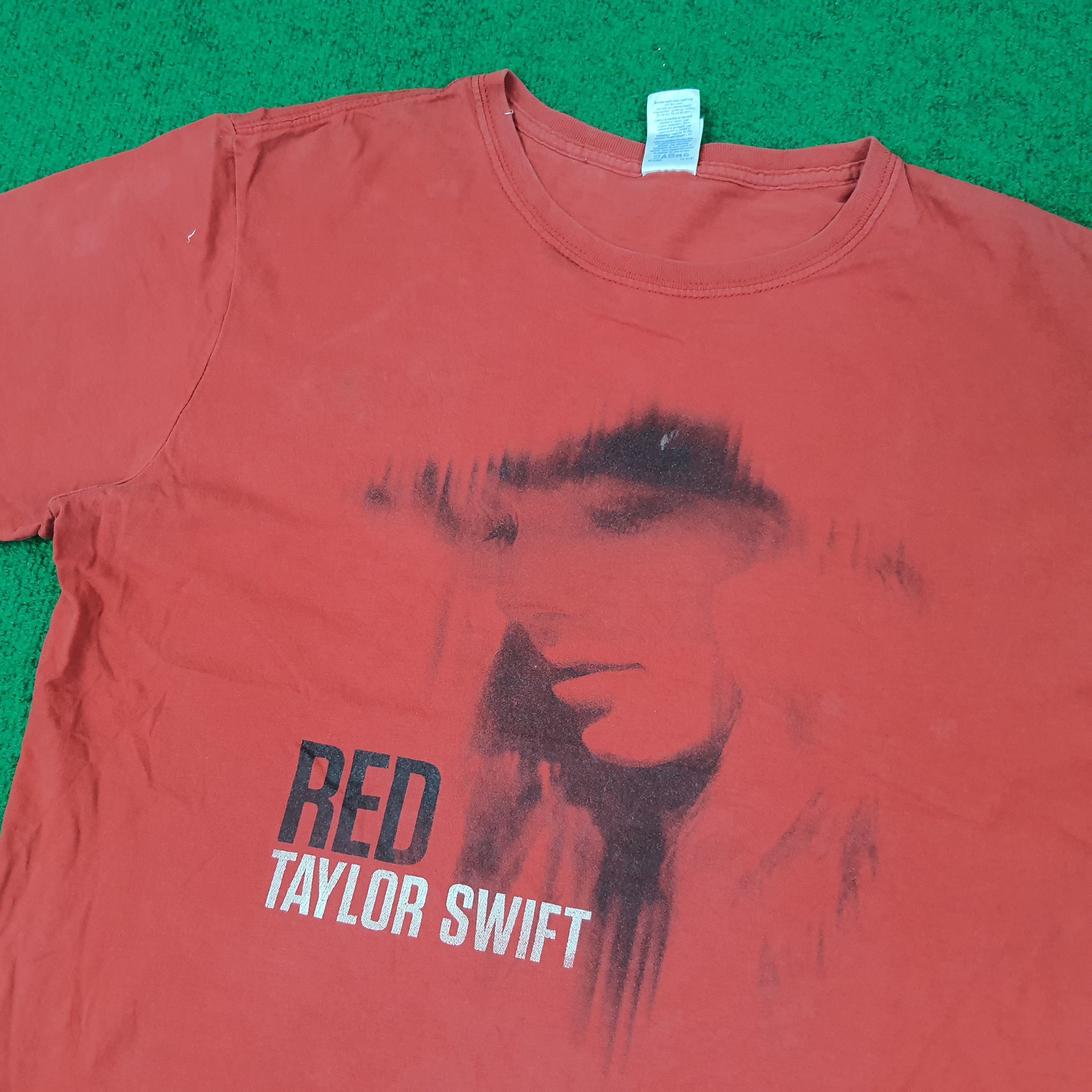 Band Tees Vintage Taylor Swift Red Tour Tshirt C239N12 Size US L / EU 52-54 / 3 - 2 Thumbnail