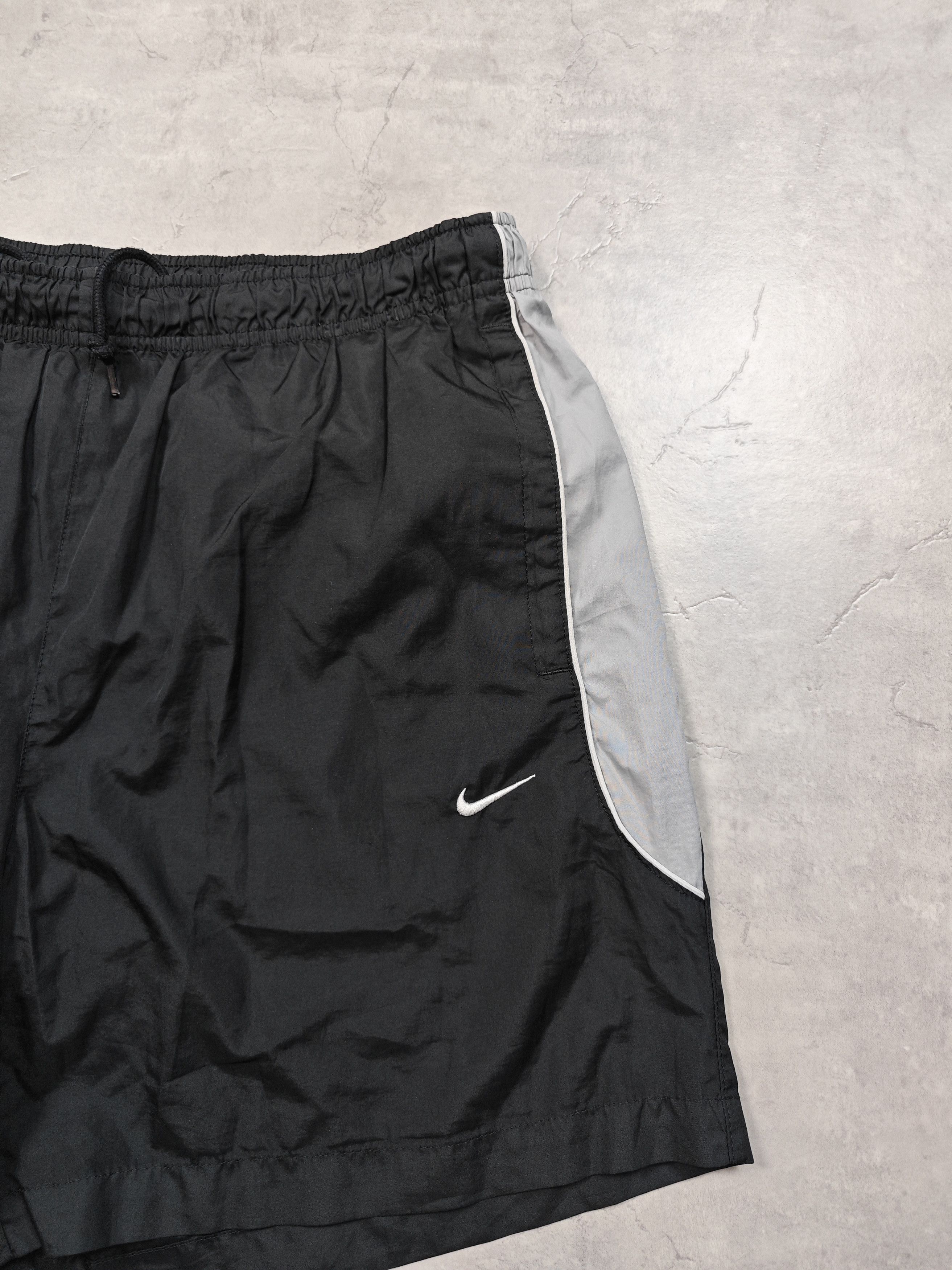 Nike Nike Vintage Shorts Size US 34 / EU 50 - 2 Thumbnail