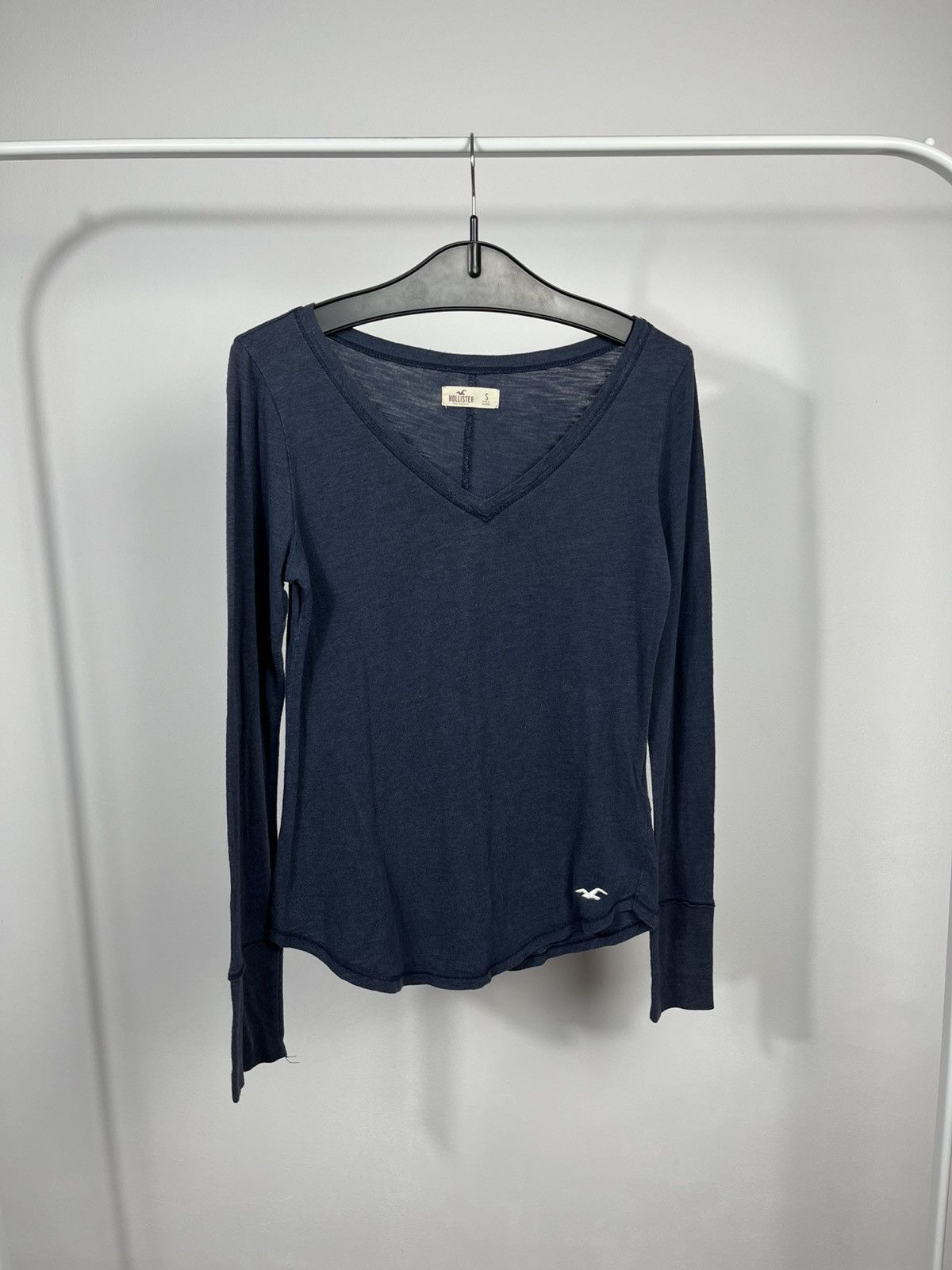 Hollister Hollister Womens Navy V Neck Long Sleeve Top Size S Casual Size S / US 4 / IT 40 - 1 Thumbnail
