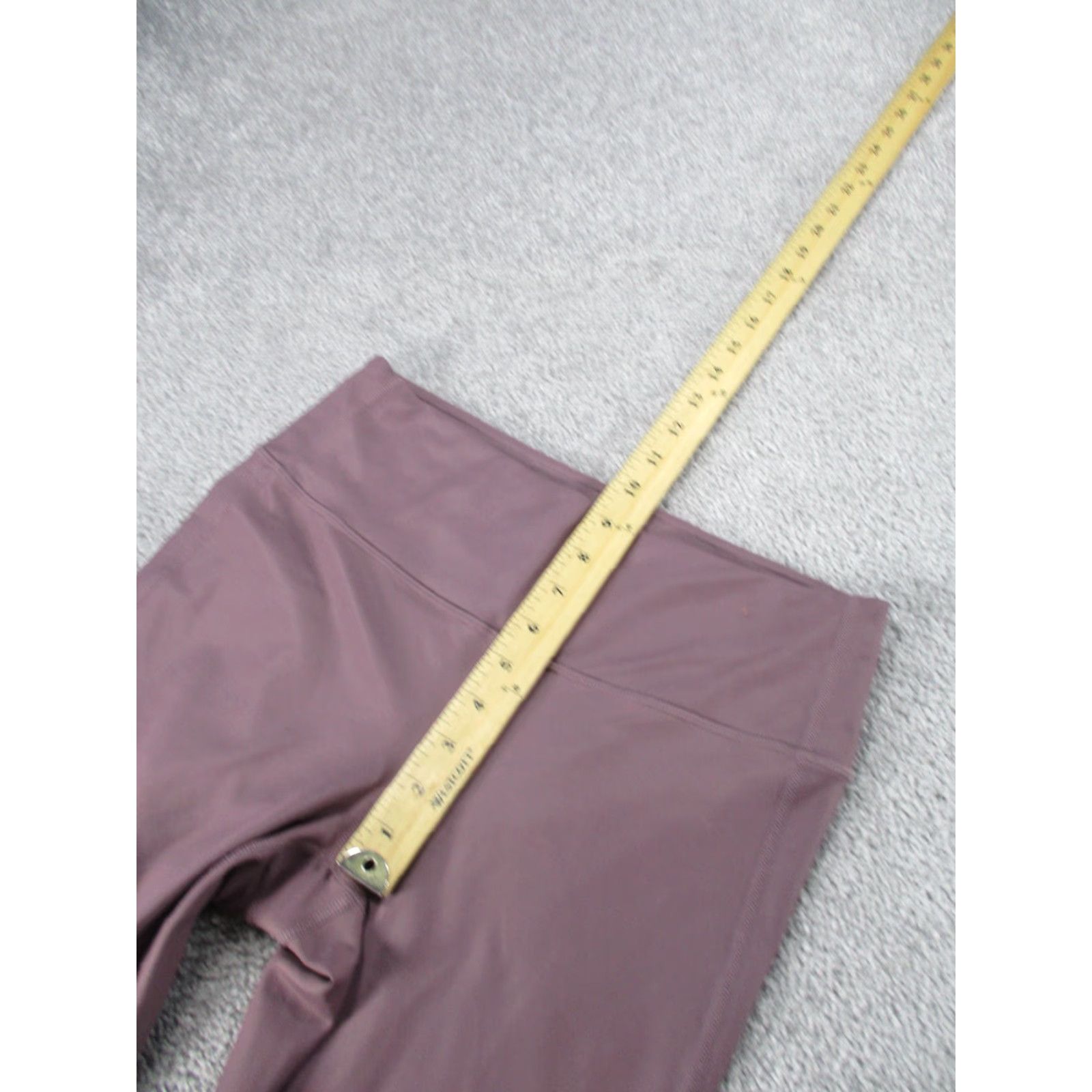 Athleta VINTAGE Athleta Women’s Leggings Medium Purple Yoga Cropped Shiny Athleisure 90s Women Size 32" / US 10 / IT 46 - 6 Thumbnail