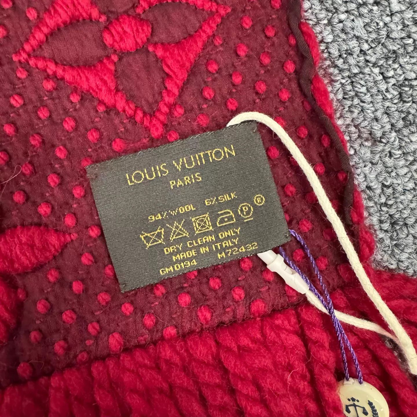 Louis Vuitton LV Monogram Silk Wool Scarf Christmas Red 99 New Size ONE SIZE - 4 Thumbnail