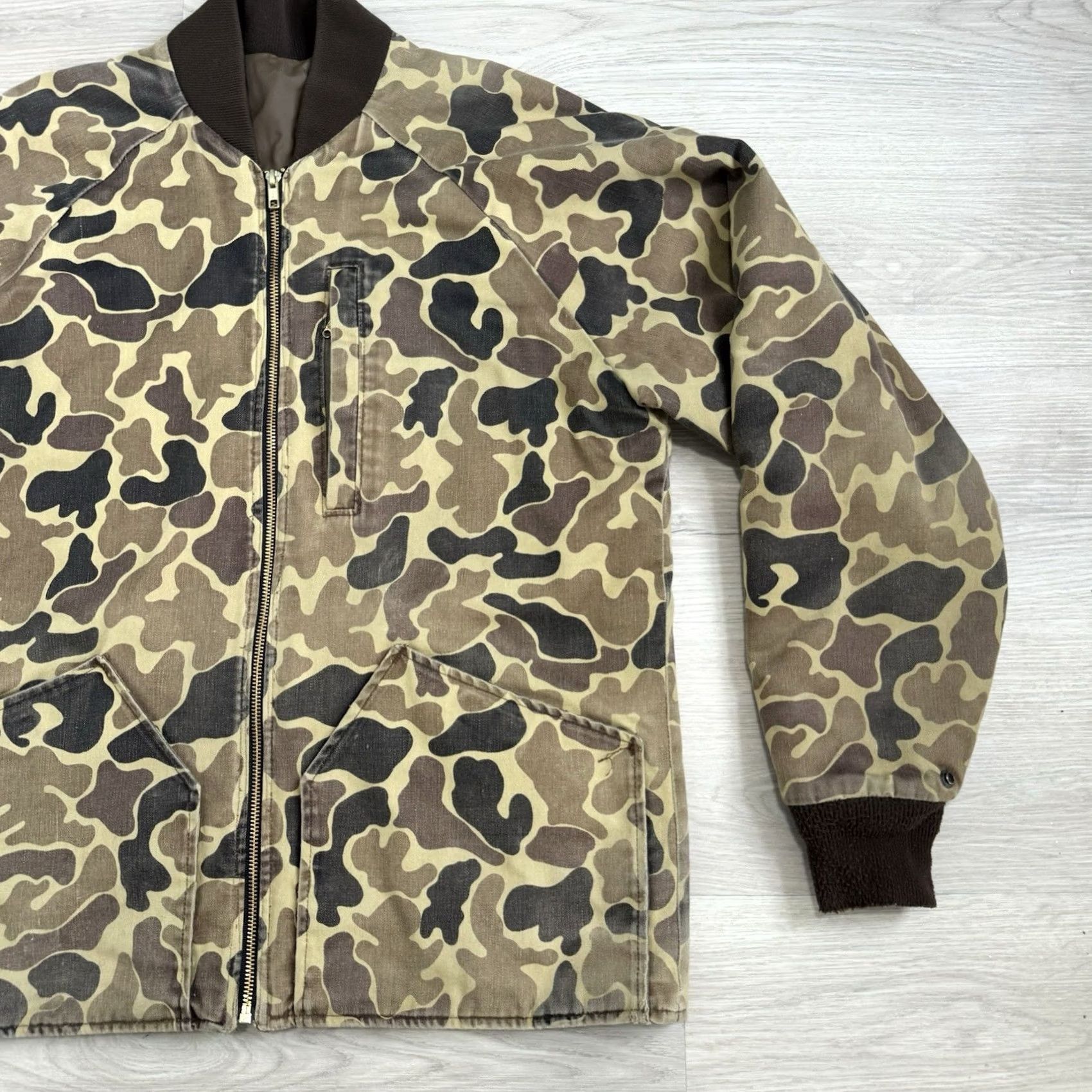 Vintage VINTAGE Woolrich Mens Tan Duck Camo Frogskin Full Zip Bomber Jacket Made In USA Size US M / EU 48-50 / 2 - 3 Thumbnail