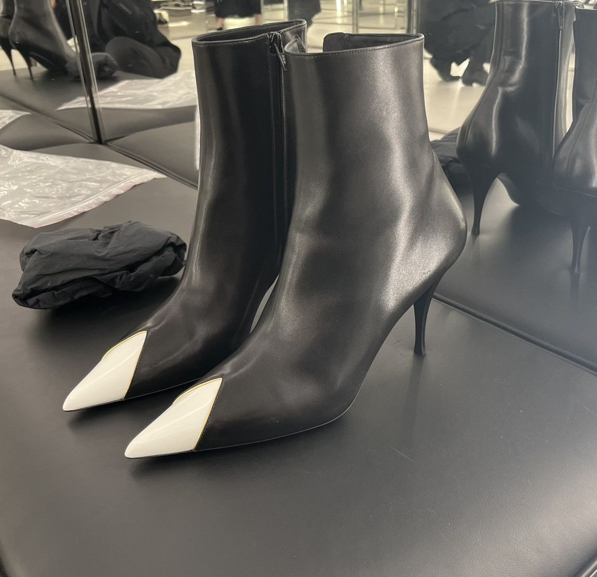 Saint Laurent Paris Saint Laurent Jam Pointed-Toe Ankle Boot Size US 9 / EU 42 - 5 Thumbnail